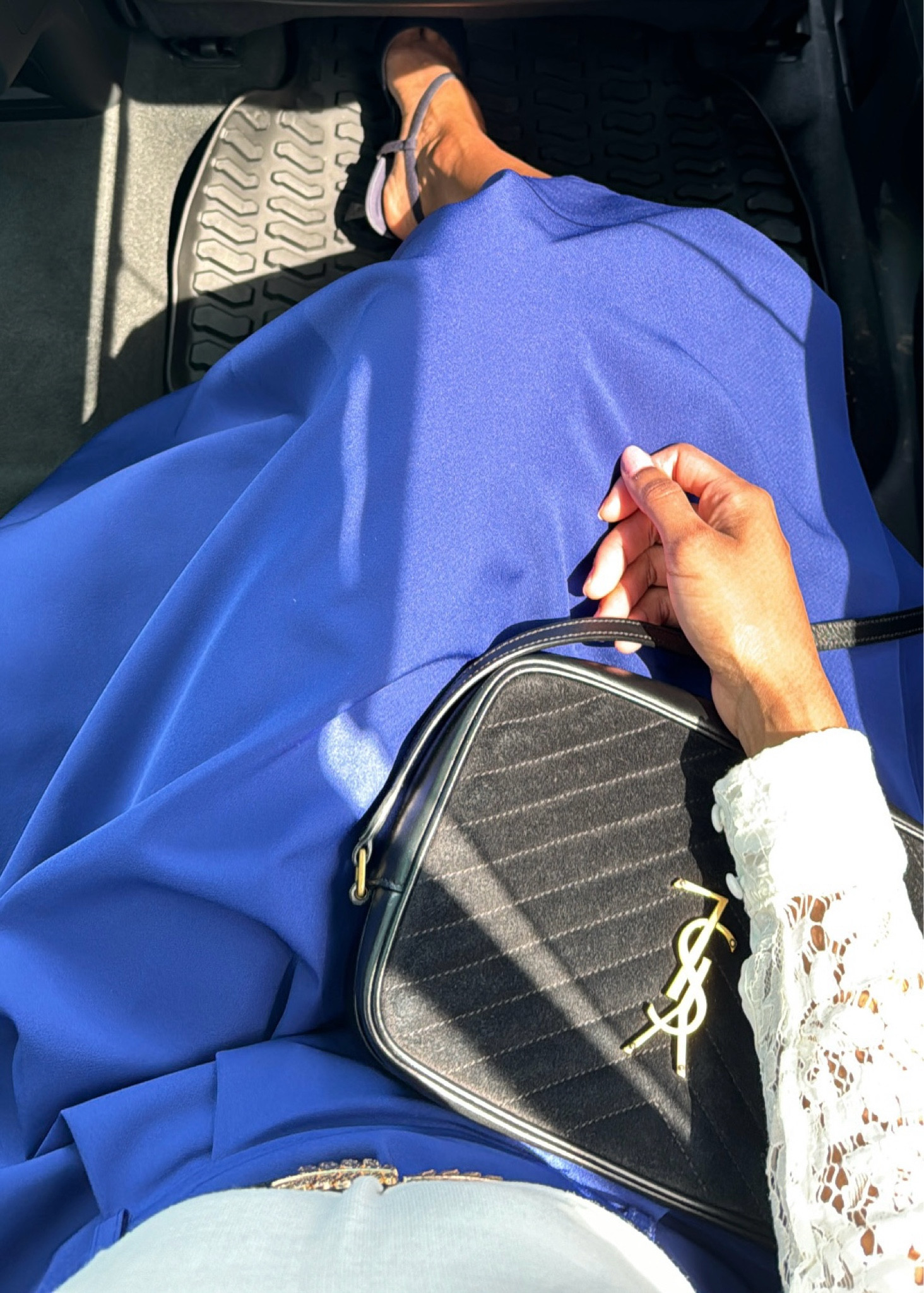 I’m wearing a size 2 💙
Skirt is from alexia admor 

Bag is from Saint Laurent 
Lou camera bag

I’m 5’9 and weigh 125 pounds