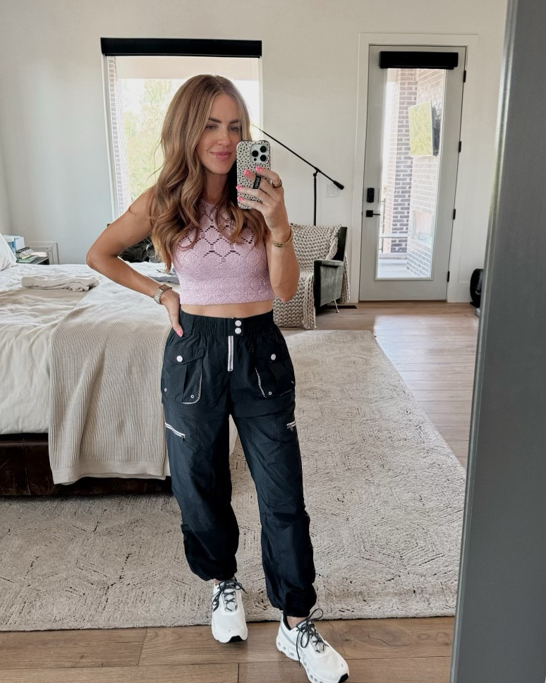 LOVE these hiking shorts because they zip off into shorts. Plus, they’re cute. I’m in the XS in the bottoms and M/L in the top. #fpmovementpartner @fpmovement