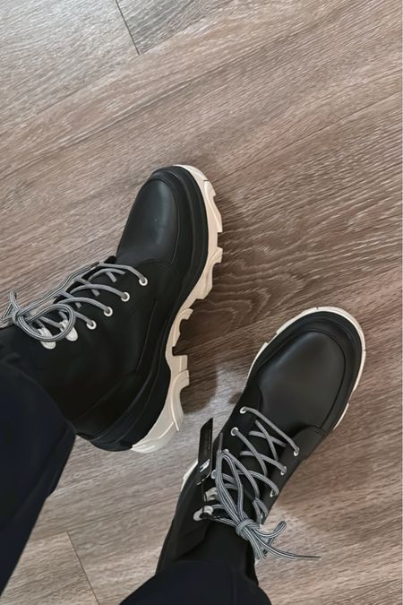 Sorel winter boots on sale 👀👀 size up a half size!

Black boots
Snow boots 


#LTKSeasonal #LTKshoecrush