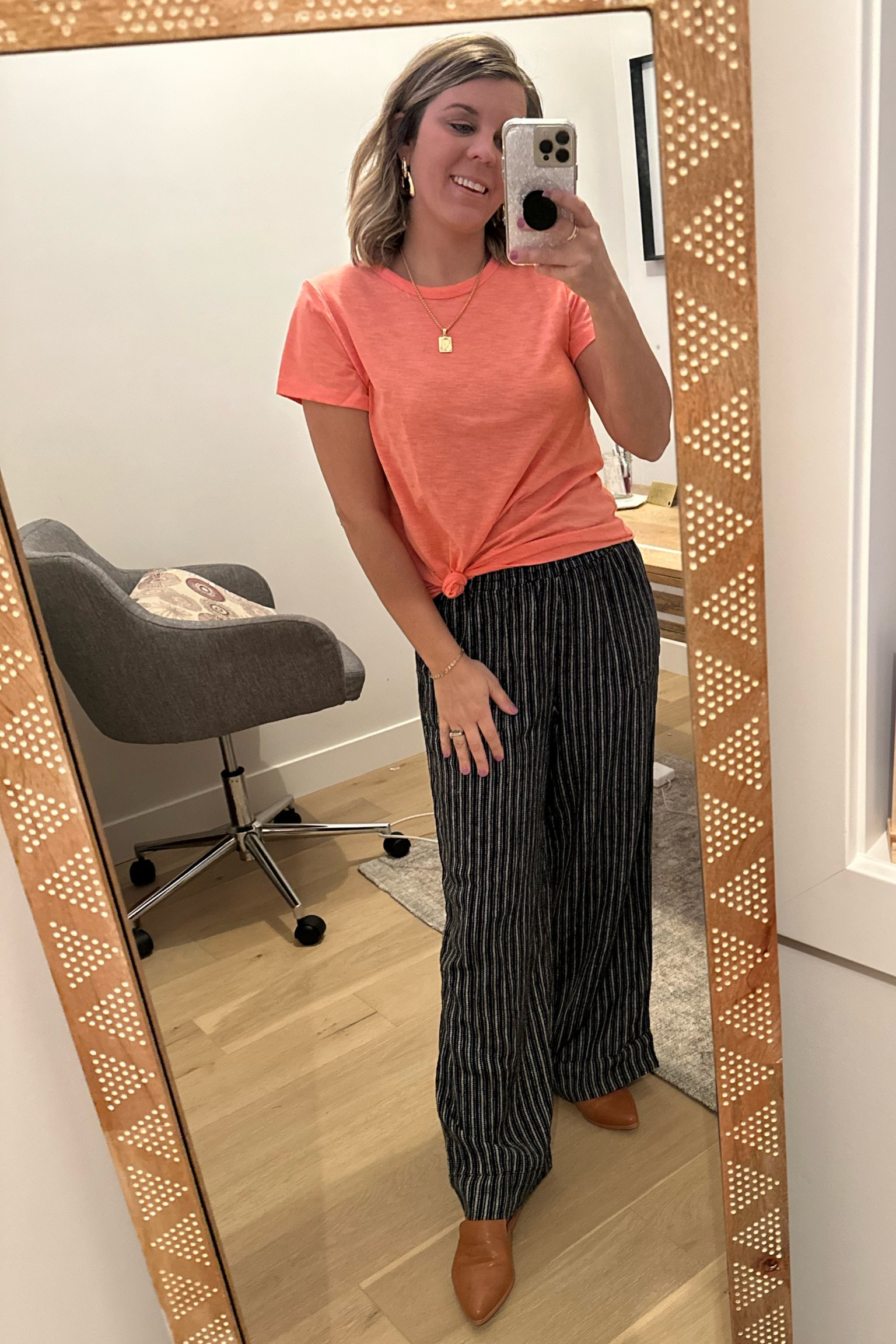 New spring outfit with linen, breezy pants that come in black and white! Flattering smocked waist and wide leg! I paired with a casual t-shirt and this one has some nice texturing. Don’t sleep on these pants, they will be perfect for traveling with your swim suit as well as they won’t wrinkle and are quick dry!


#LTKstyletip #LTKfindsunder50 #LTKtravel