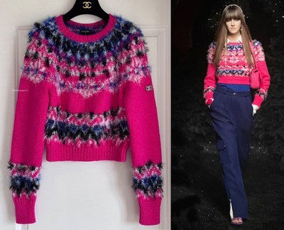 Authenticity GuaranteeNEW CHANEL 21K CC PINK BLUE BLACK WHITE CC LOGO CASHMERE SILK RUNWAY SWEATE... | eBay US