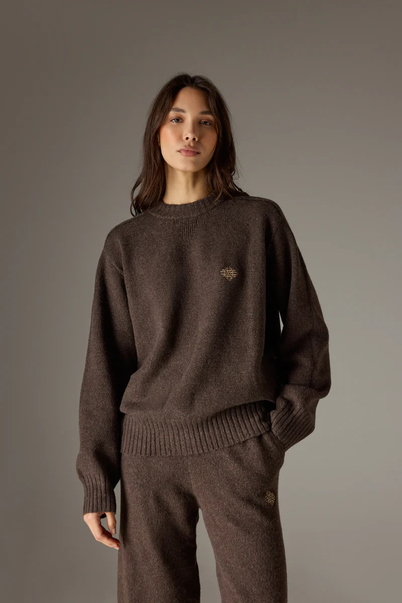 FLUFFY KNIT EMBLEM EMBROIDERED CREW - BROWN | The Couture Club
