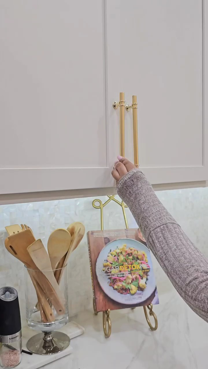 Cabinet pull update number one. I wanted to update the pulls in my kitchen 😫 but what a saga that was.. It took me several hours because of how bad the previous ones were, but I did it. I love these new ones, and I think they will definitely last longer. .......#homedesignideas #homestyling #kitchencabinet #homestyle #interiorinspo #kitchendesign #kitchenaccessories #interiorinspiration #interiorart #interiordetails #interiordesign #gold

#LTKVideo #LTKhome