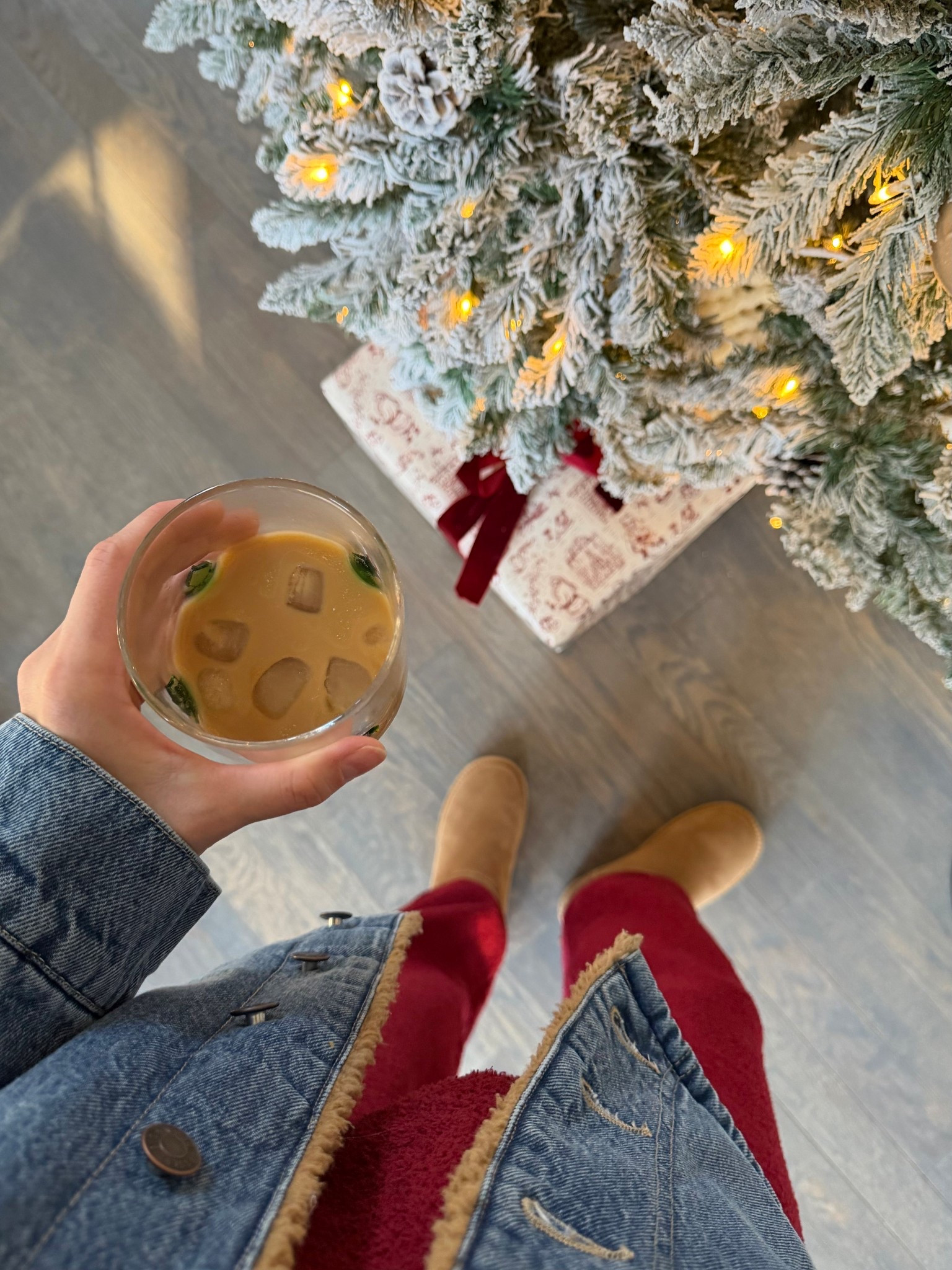 Cozy holiday morning! Lounge set in size M.

#LTKHoliday #LTKdayinmylife