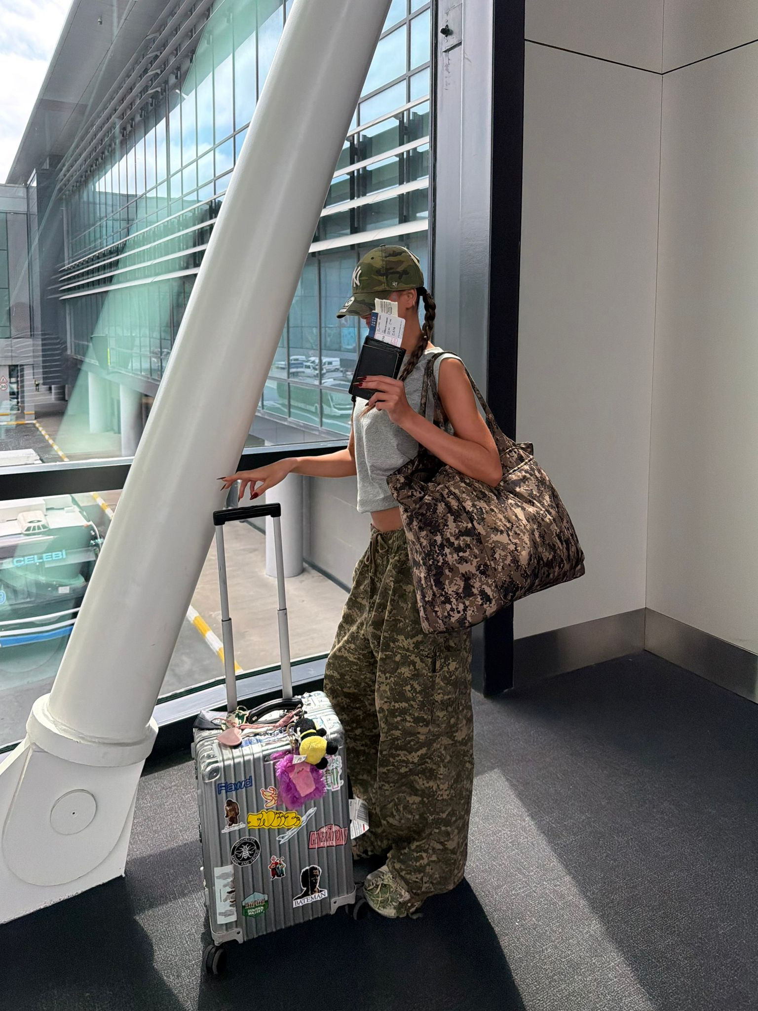 ⭐️

airport travel outfit, comfy airport style, cargo trousers outfit, camo cargo pants, camouflage co-ord set, NY Yankees cap, camo baseball cap, oversized tote bag, street style, grey crop tank top 

 #LTKuk #LTKspring #LTKsummer
