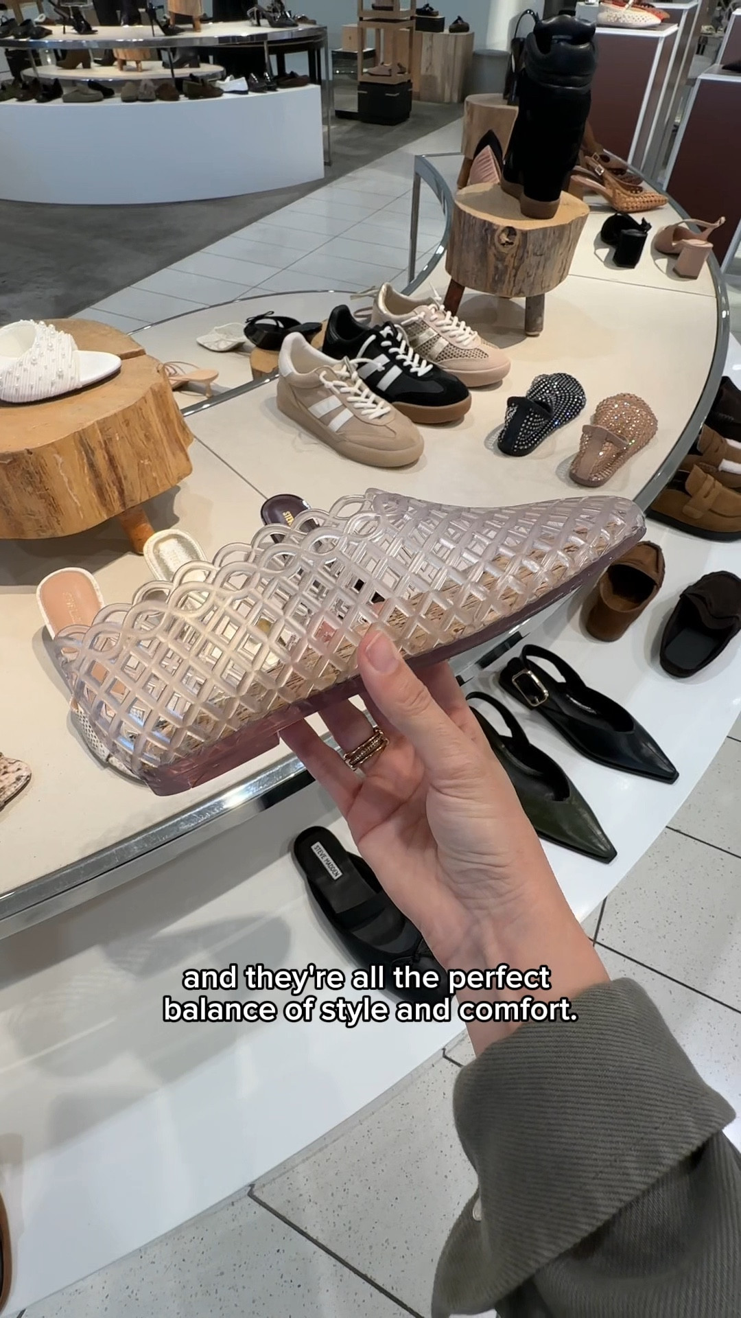 The shoes you need this spring and summer! 

Jelly flats, ballet flats, kitten heels, spring shoes. 