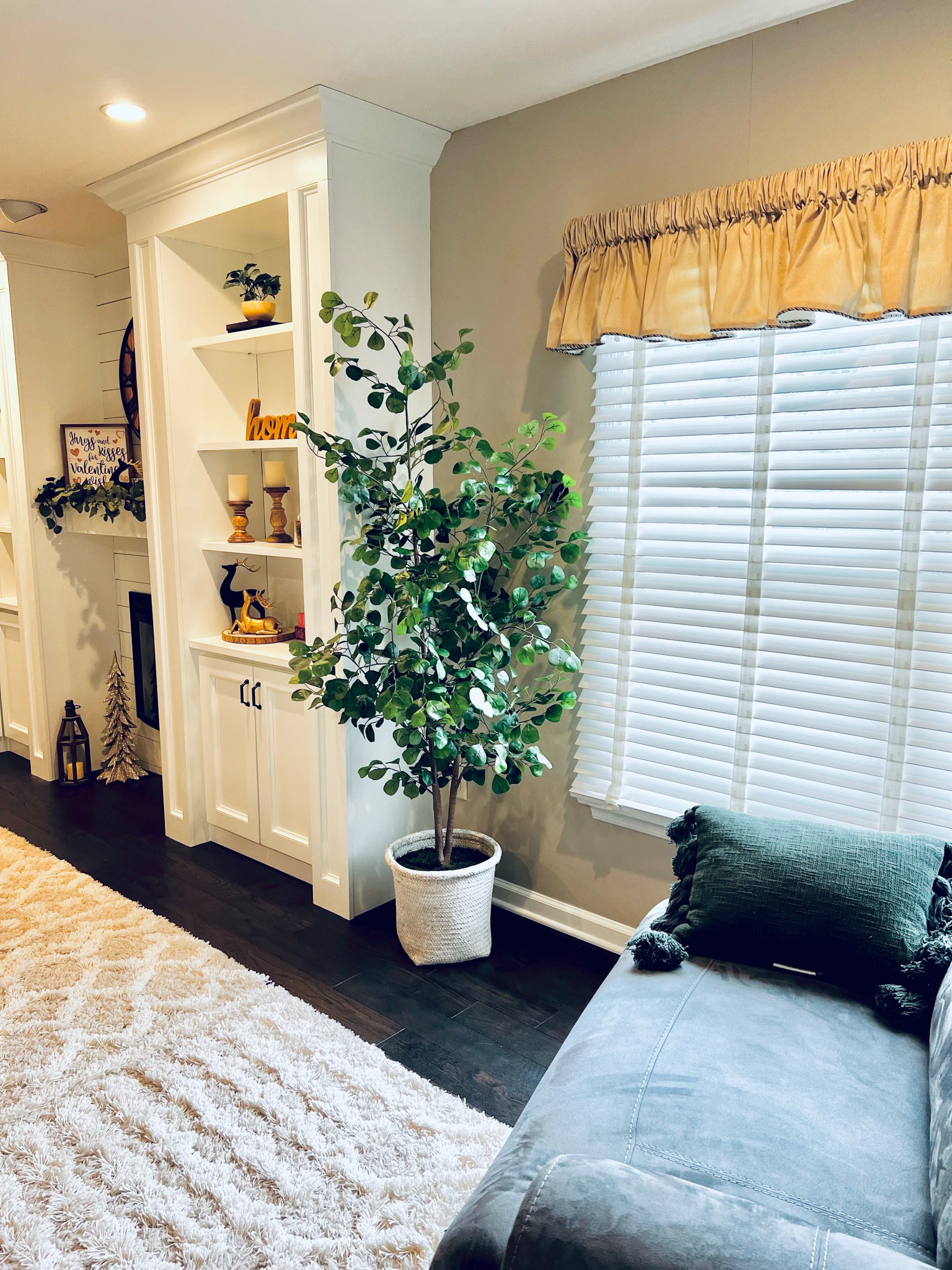 I decided to do away with the year round tree this year and switch things up. Something about refreshing my space does my body good. Found this perfect tree from Target 🎯 to fill in my empty space - it even comes with the basket! 🤩

#LTKFind #LTKhome