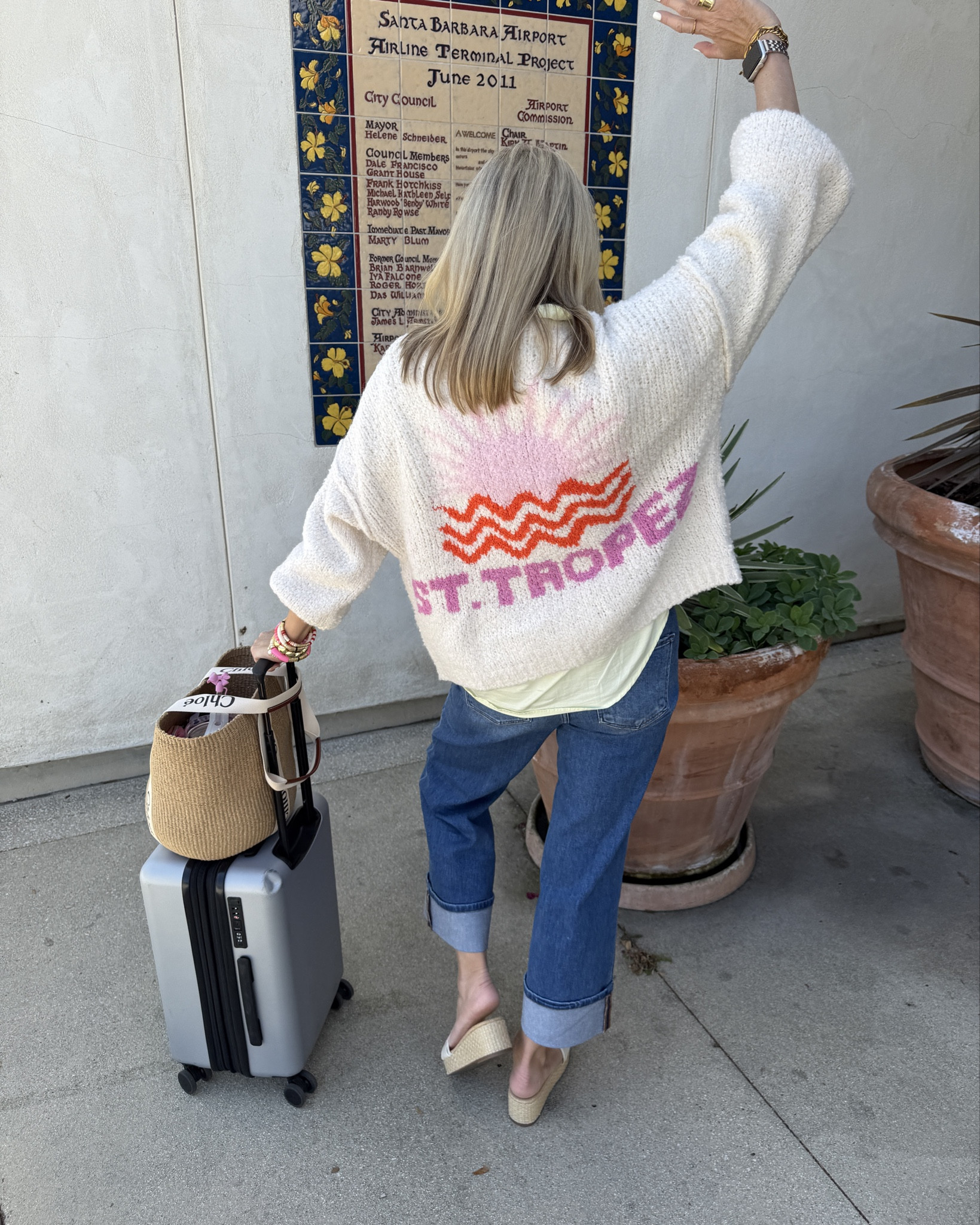 Sale🚨🚨

This cute cardigan sweater 
St Tropez is on Sale 30% off

Hurry, it comes in 3 color ways and is so soft and light weight! 

Dark denim jeans with large cuff 

Sam Edelman sandals 

Chloe straw bag



#LTKSaleAlert #LTKFindsUnder100 #LTKTravel