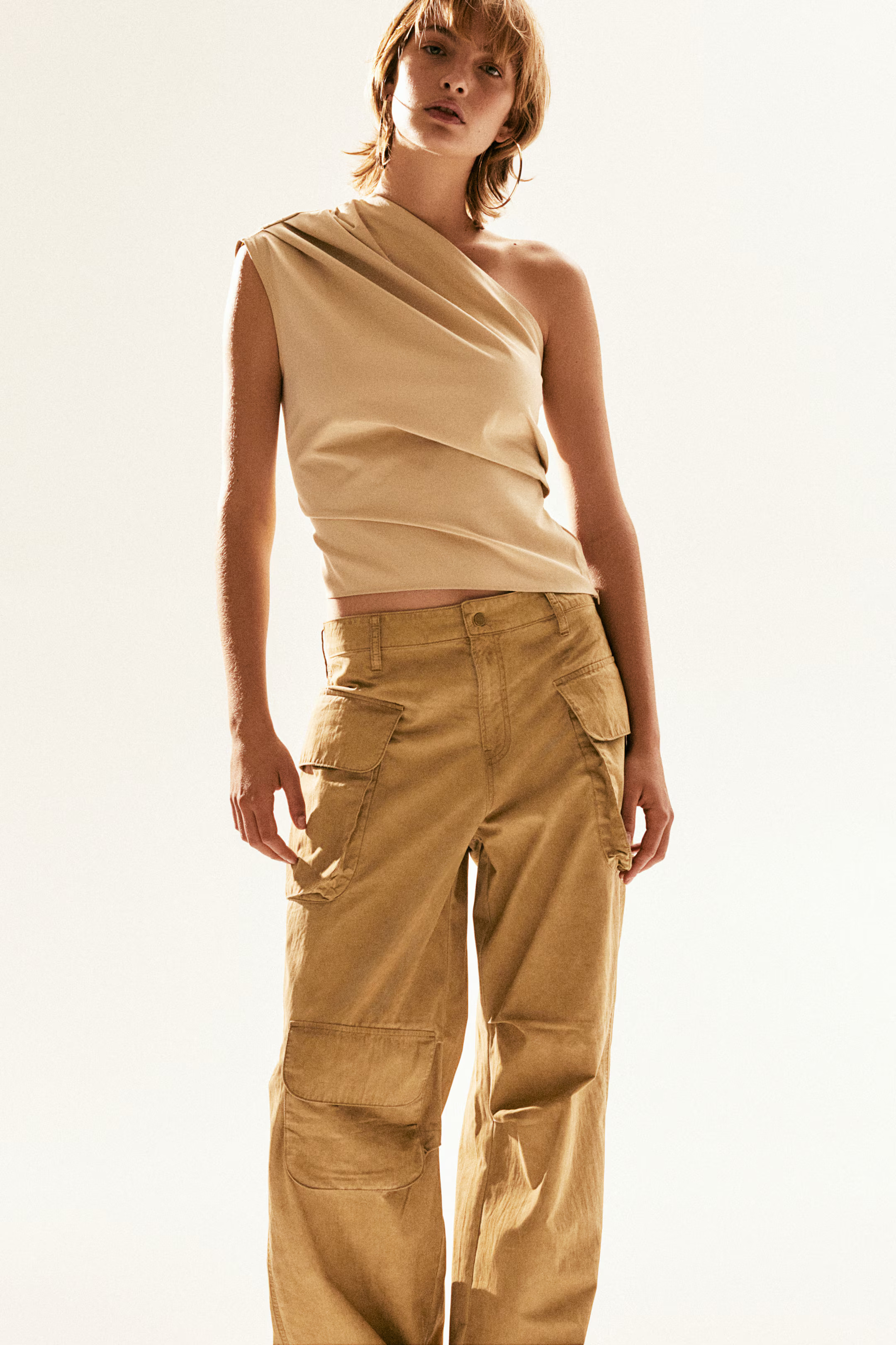 Gedrapeerde one-shouldertop - Asymmetrische halsopening - Mouwloos - Lichtbeige - DAMES | H&M NL | H&M (DE, AT, CH, NL, FI)