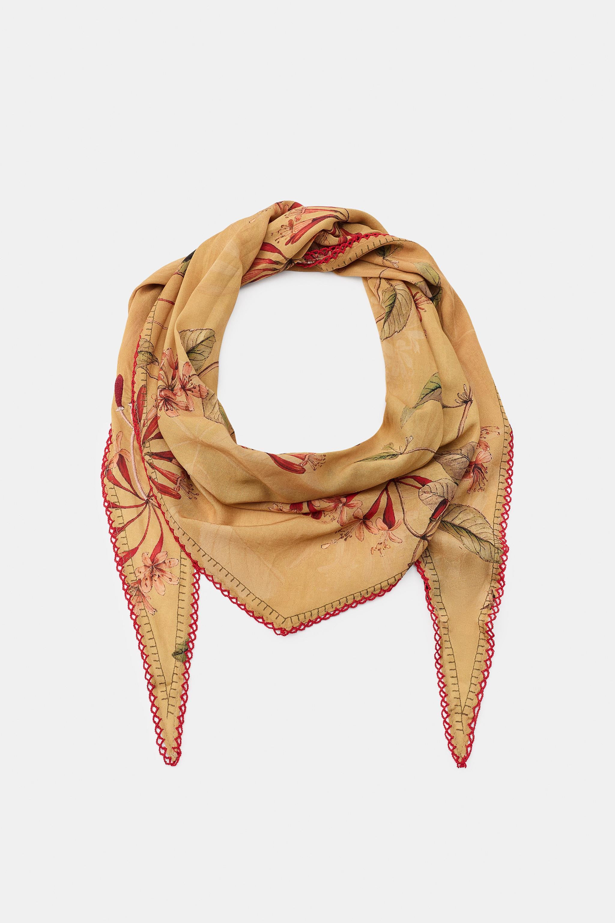 Bandana-style printed scarf made from a viscose blend. Finished with contrasting lace trim.Measur... | Zara US