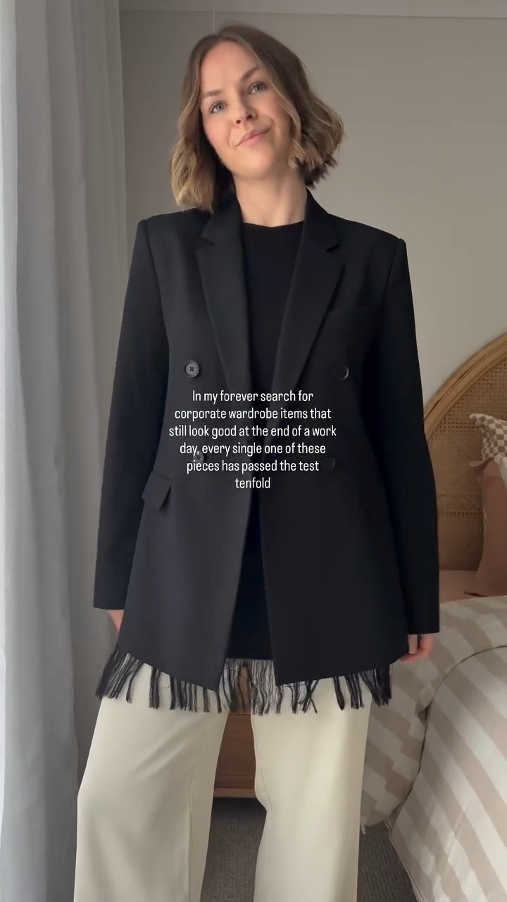 Classic colours but with fun/stylish pieces! Loved today’s corporate outfit so much and love that none of it creased at all 

#whatiworetowork #officeoutfit #corporatewardrobe #workoutfit #corporateoutfit 