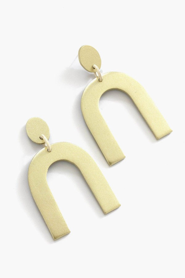 Exclusive Gold Metallic Horseshoe Earrings | Tuckernuck (US)