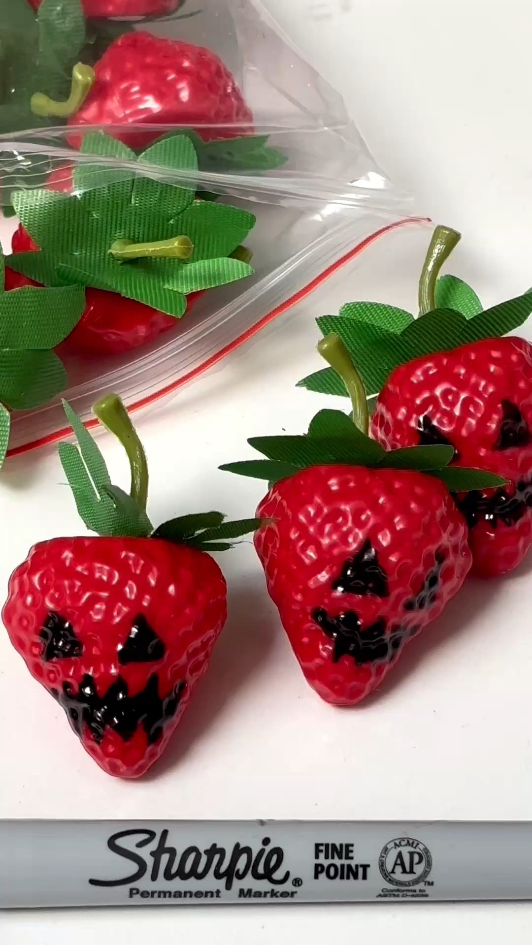 I’m just loving all of the popular strawberry decor so figured let’s mix it up with some Halloween vibes‼️🎃👻🍓 This was a fun, inexpensive and super easy DIY 😍🙌🏼 Spooky season IS just around the corner! 🤭💀🥰

#LTKSeasonal #LTKHome #LTKSaleAlert