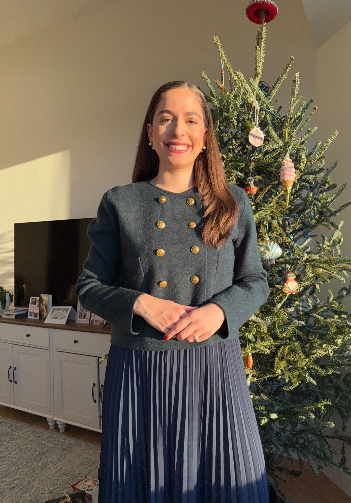 It’s the holiday season… and I’ve been slacking on posting… apologies but here’s my beautiful tree and my work outfit 

Workwear, winter workwear, winter office style, winter office outfit, lawyer, attorney, law firm style, corporate style, corporate girlie, pleated skirt, pleated midi skirt, double breasted sweater jacket, sweater jacket, lady jacket

#LTKSeasonal #LTKWorkwear #LTKHoliday