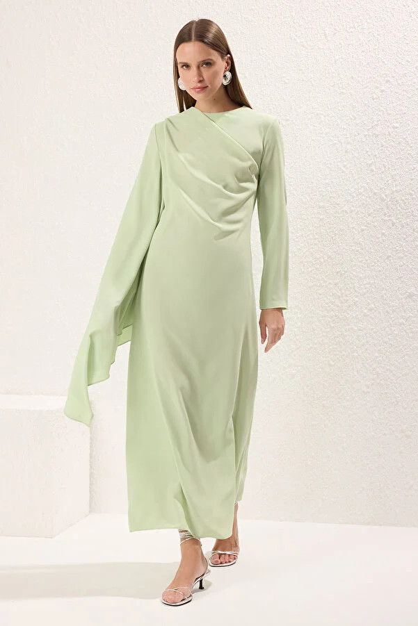 Hellgrünes, detailliertes Abendkleid mit Schal TCTSS24DB00036 | Trendyol DE
