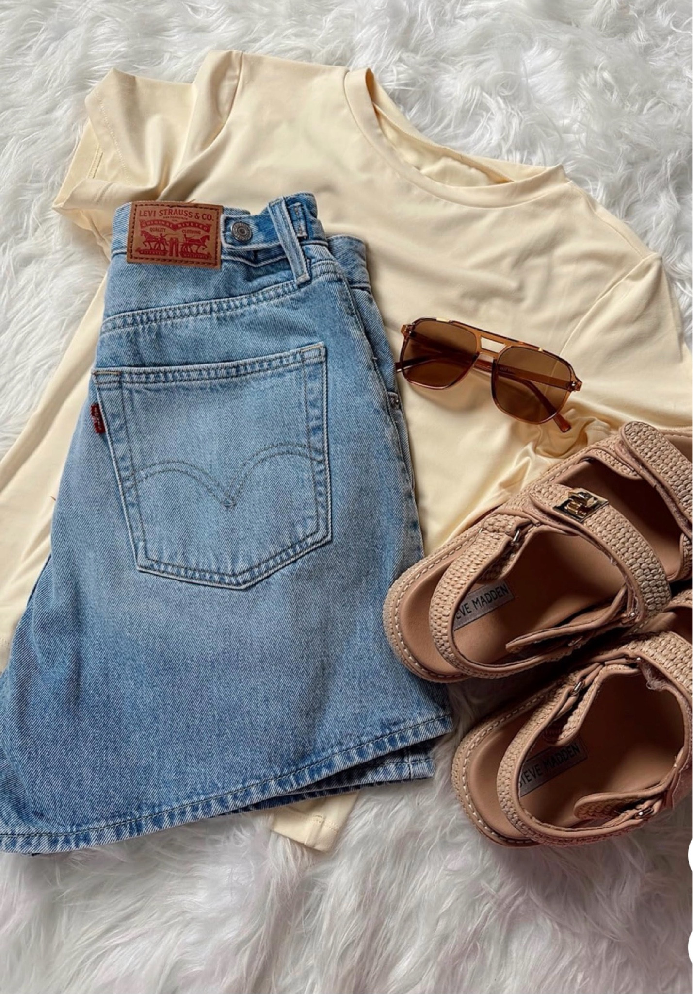 Loving this look for a casual day out!! 

#LTKdayinmylife #LTKmomlife #LTKgrwm