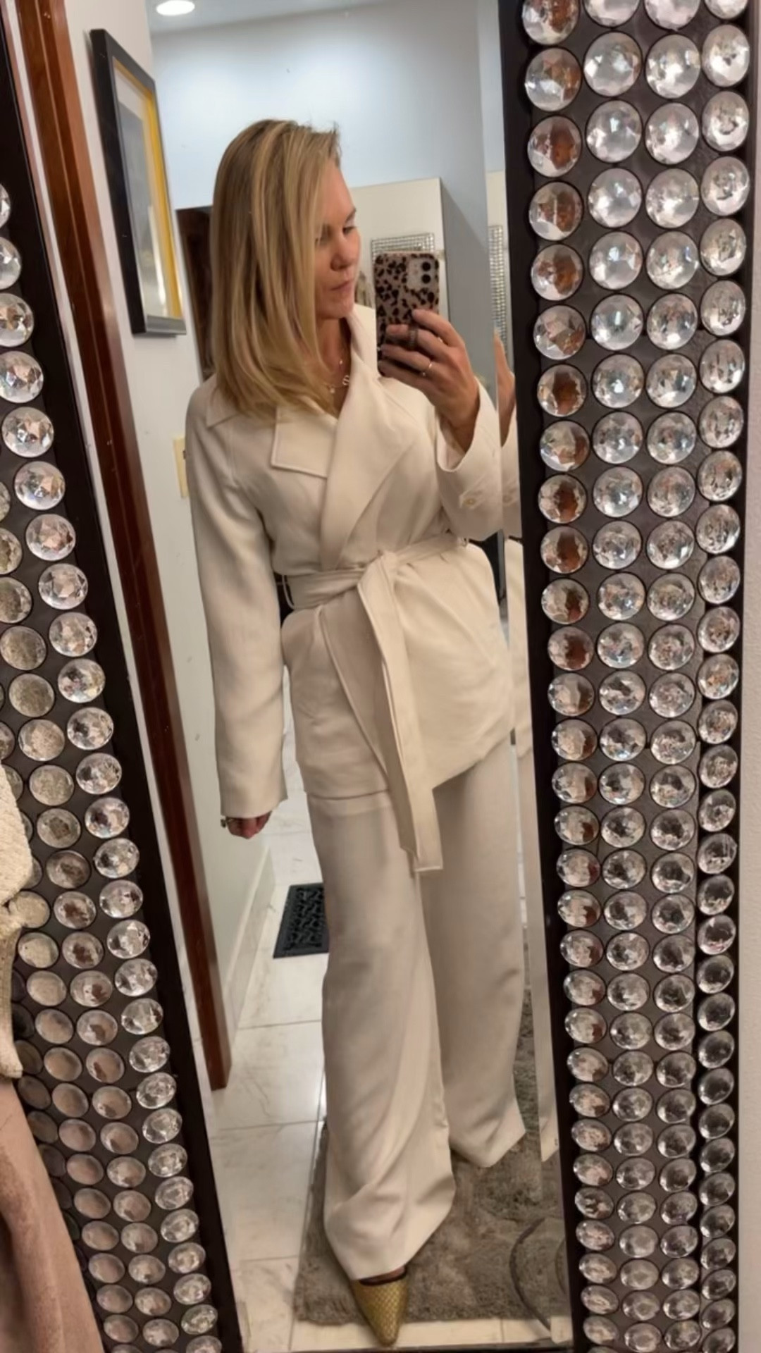 If you’re looking for some Bridal pieces or just some something very neutral and beautiful and elegant this is such a great piece. I absolutely love it. I think it’s so stunning. Aritzia has such beautiful clothing ￼￼

#LTKdayinmylife #LTKmorningroutine #LTKmomlife