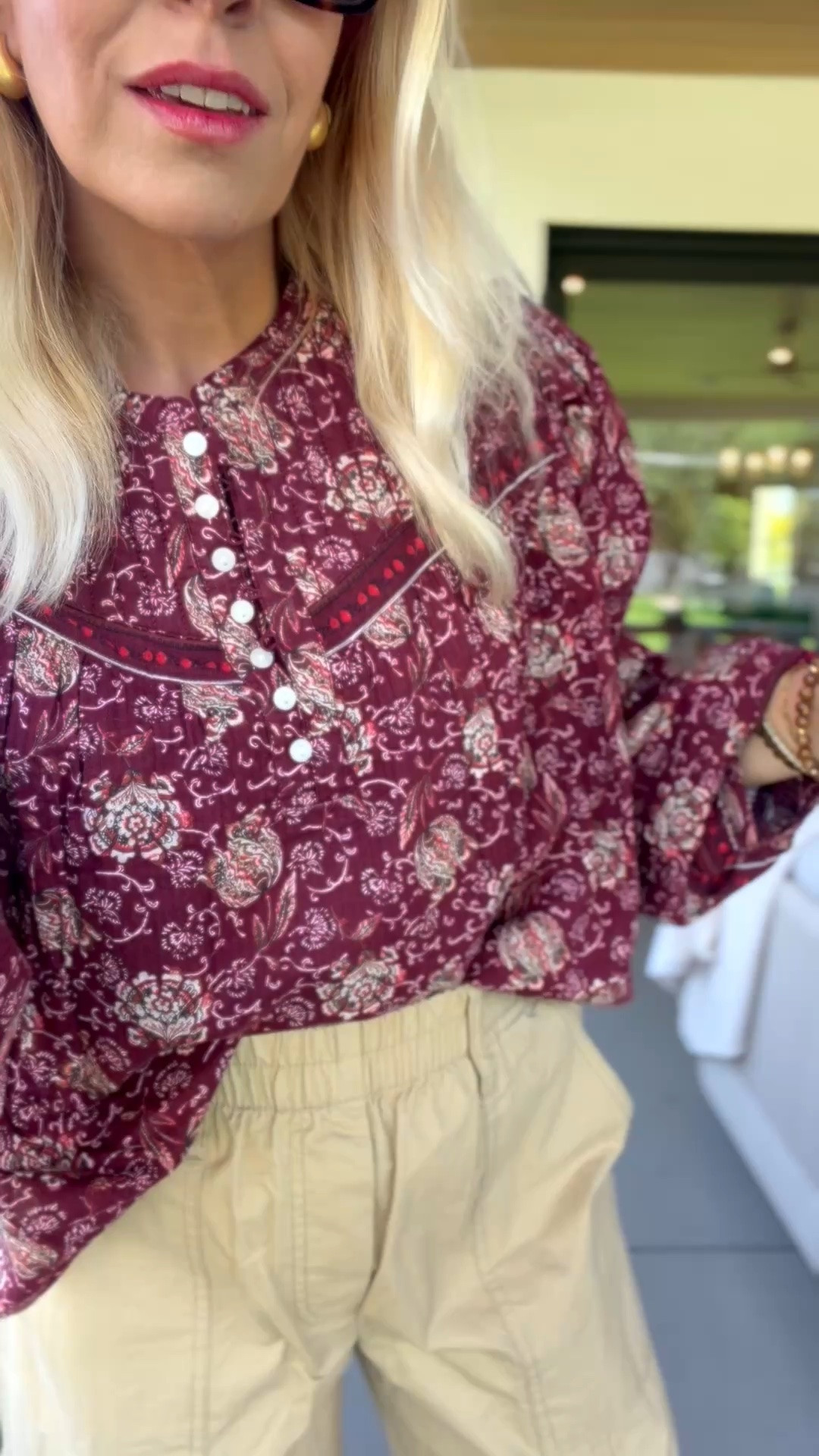 This blouse looks so expensive and I really love the details!