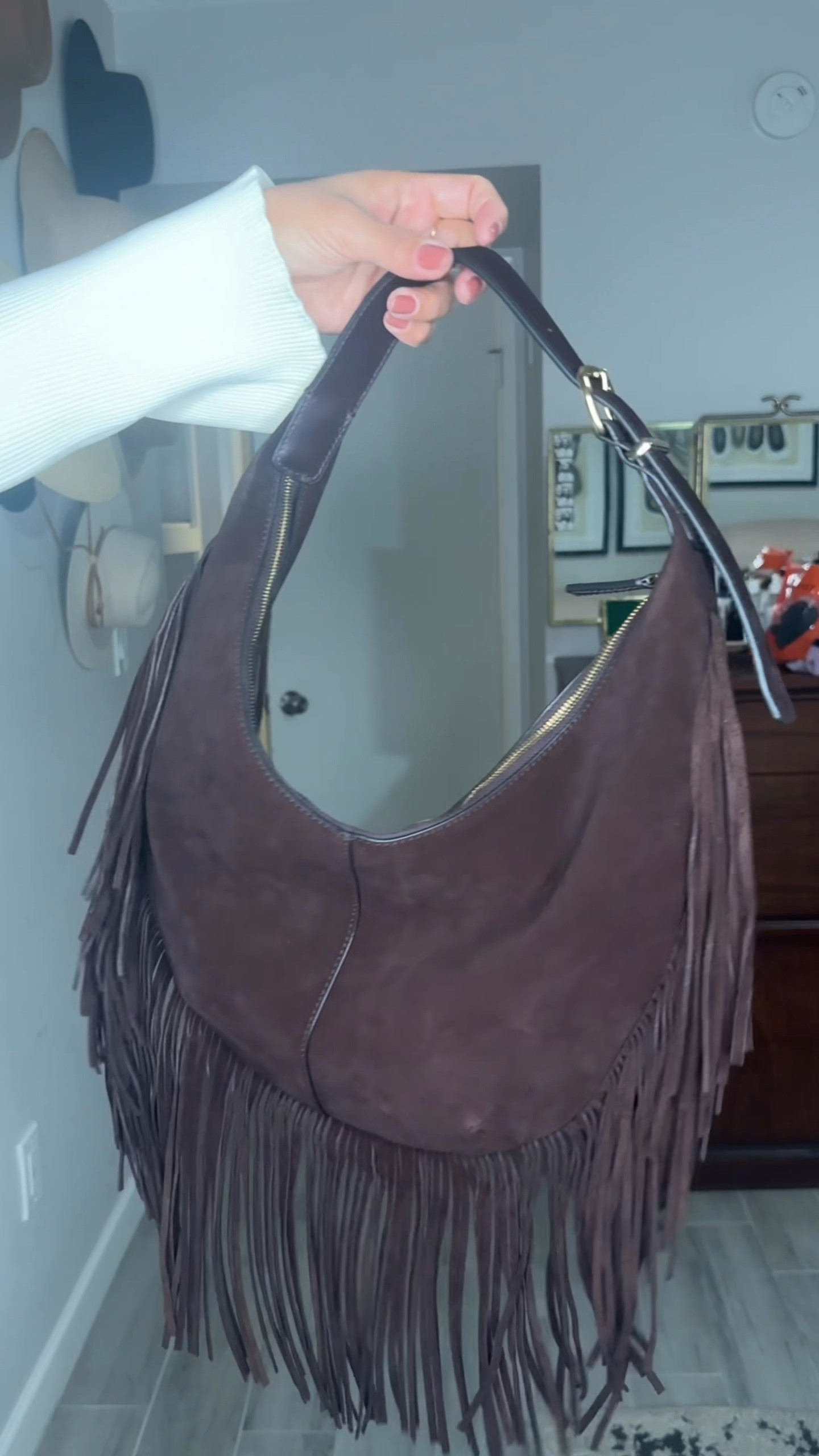 Go ahead and add this fringe 100% leather bag to your winter wardrobe 

#LTKMidsize #LTKSeasonal #LTKSaleAlert