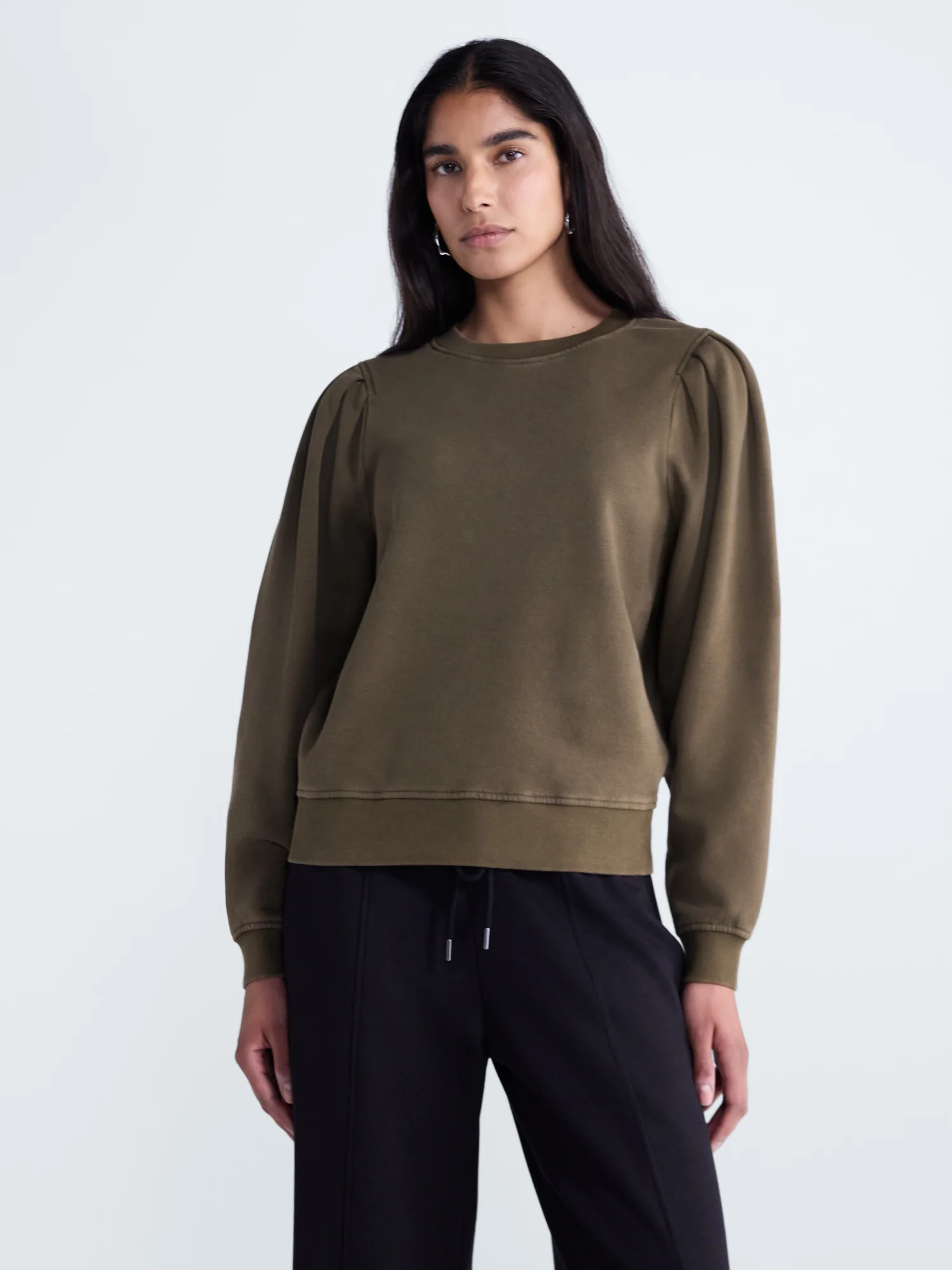 Scoop Women's and Women's Plus Mineral Washed Pleat Shoulder Sweatshirt, Sizes XS-4X | Walmart (US)