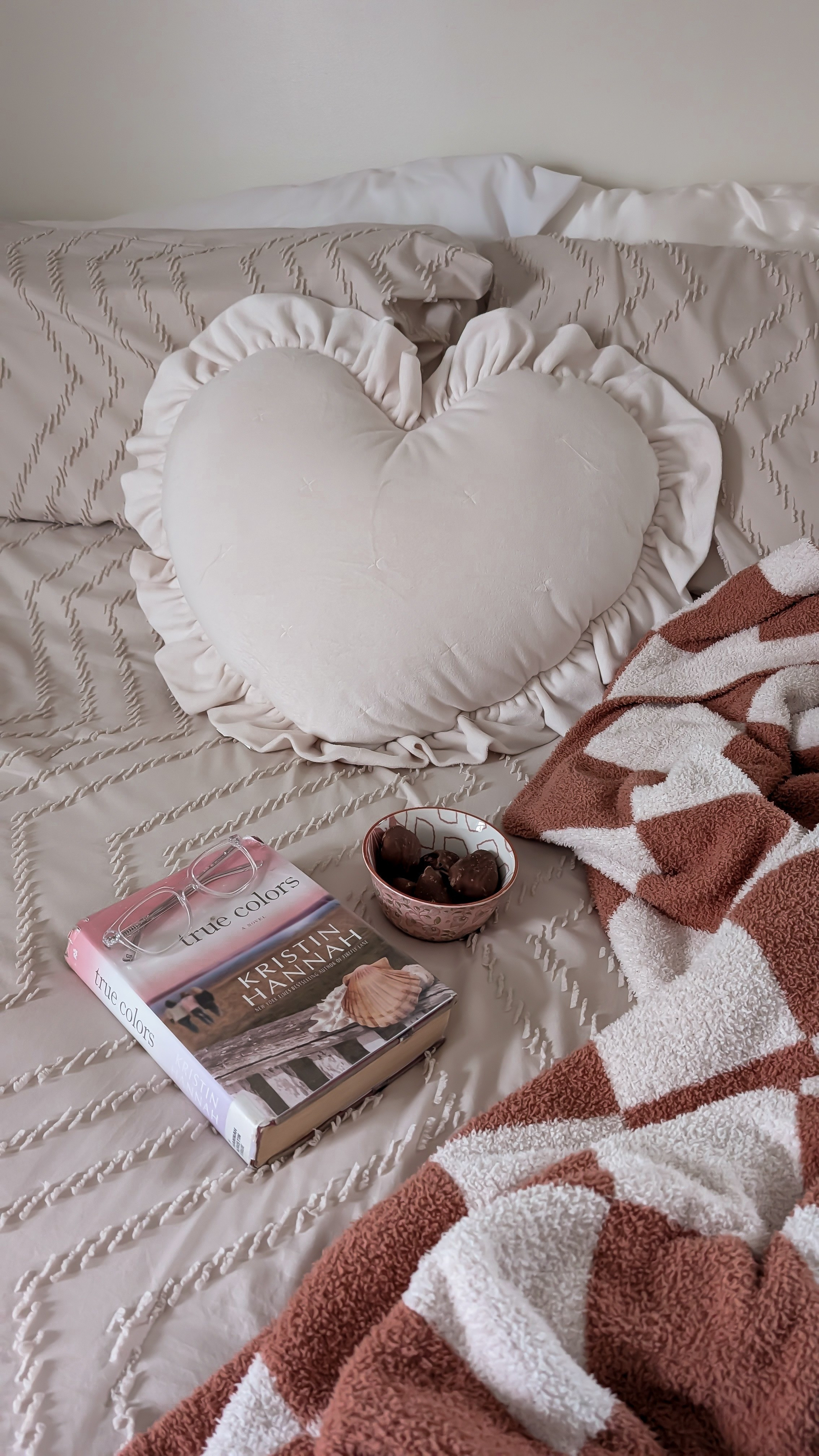 What I'm currently reading and the best snack, trufru

#LTKdayinmylife #LTKselfcare #LTKstorytime