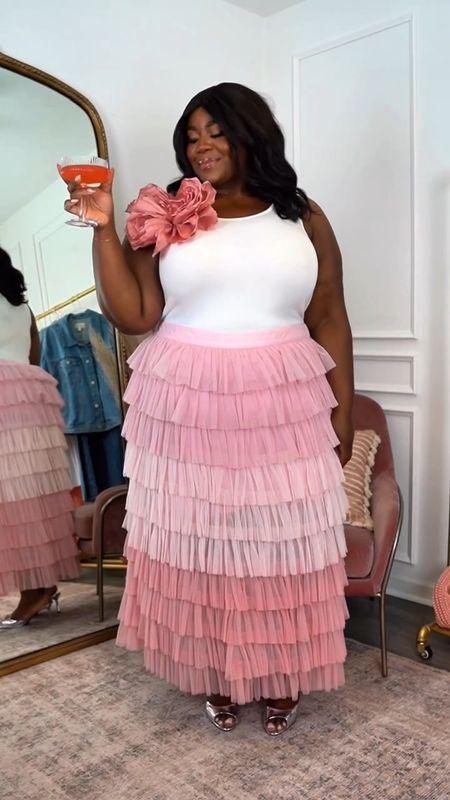 How to dress like Carrie Bradshaw✨💐 Wear a statement skirt, a fitted tank, and add some cutie accessories!

TANK XXL
SKIRT 3X runs large

Plus Size Wedding Guest Outfit, carrie bradshaw, summer trends, spring outfit inspo, plus size fashion, vacation, pink outfit, maxi skirt

#LTKfindsunder100 #LTKplussize #LTKfindsunder50