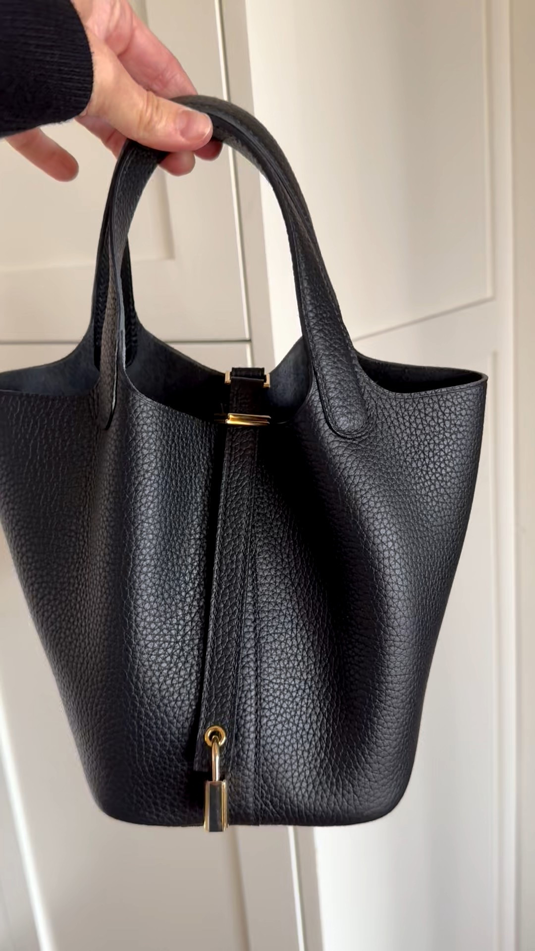 Looks just like the Hermes picotin but an Amazon find and comes in 6 colors 

#LTKOver40 #LTKgrwm #LTKSeasonal