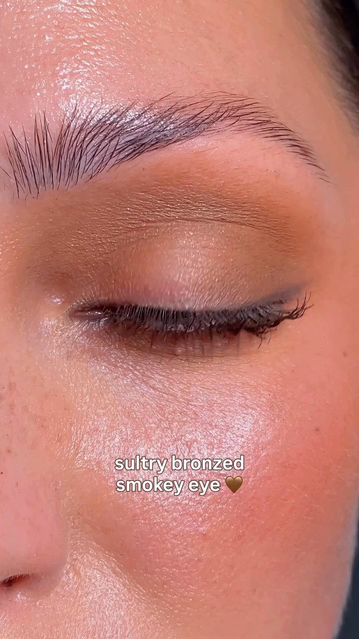 more bronzer please 🤎🤎 sultry bronzy smokey eye tutorial for when you want to feel like THAT girl!! save & recreate ✨ comment “bronzer” to get the list of products 🫶🏼