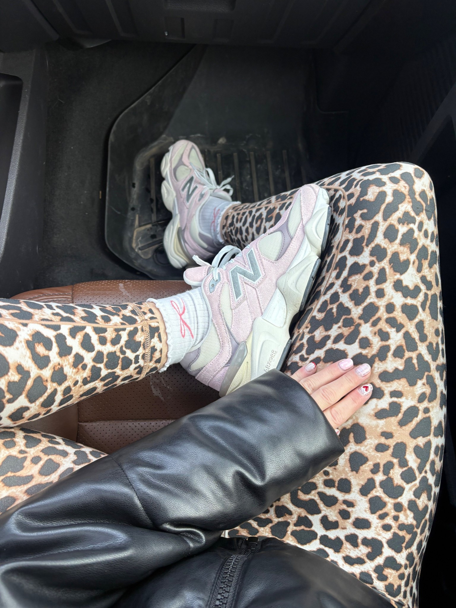 The comfiest + cutest shoes 👟 #newbalance #9060

Ps these are kids size 7 🙈

#LTKdayinmylife #LTKKids #LTKootd