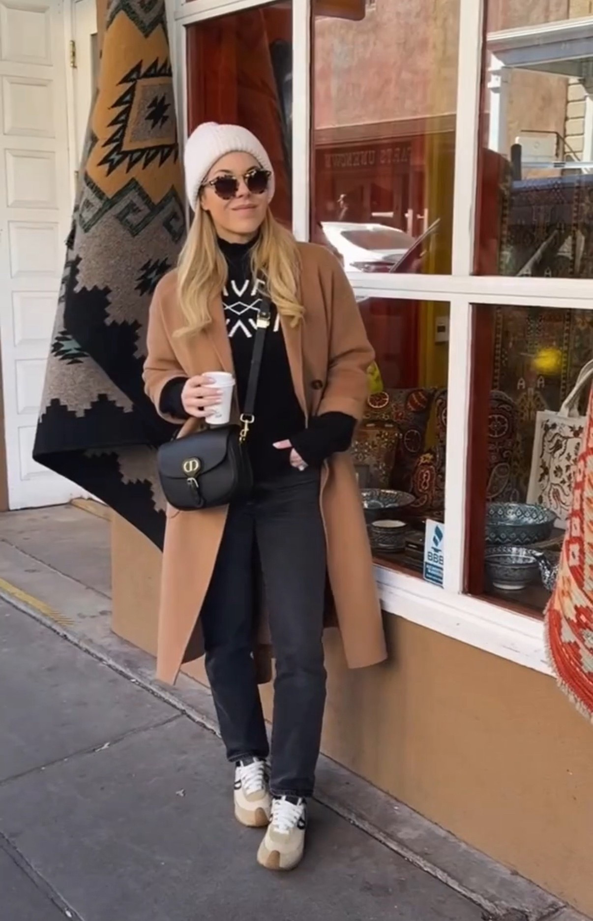 Sweater
Winter Outfit 
Coat 


#LTKFindsUnder100 

#LTKSeasonal