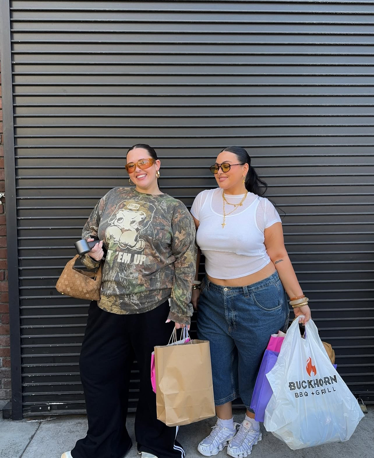 Thick Thrift LA 🛍️🛍️

Street style, streetwear, sneakers, jorts, curvy outfit, denim

#LTKStyleTip #LTKMidsize #LTKPlusSize
