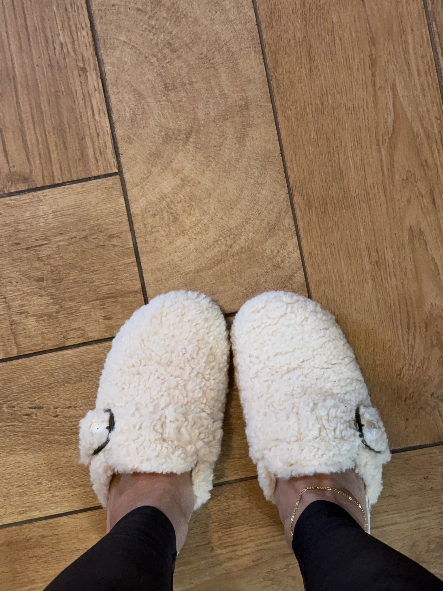 These fluffy mules are perfect for home. They’re comfy, cozy and cute! 


#LTKFindsUnder50 #LTKShoeCrush