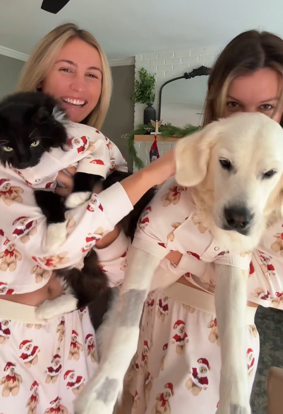 holiday pjs, christmas pjs, american eagle, animal pjs 

#LTKFindsUnder50 #LTKHoliday #LTKSaleAlert