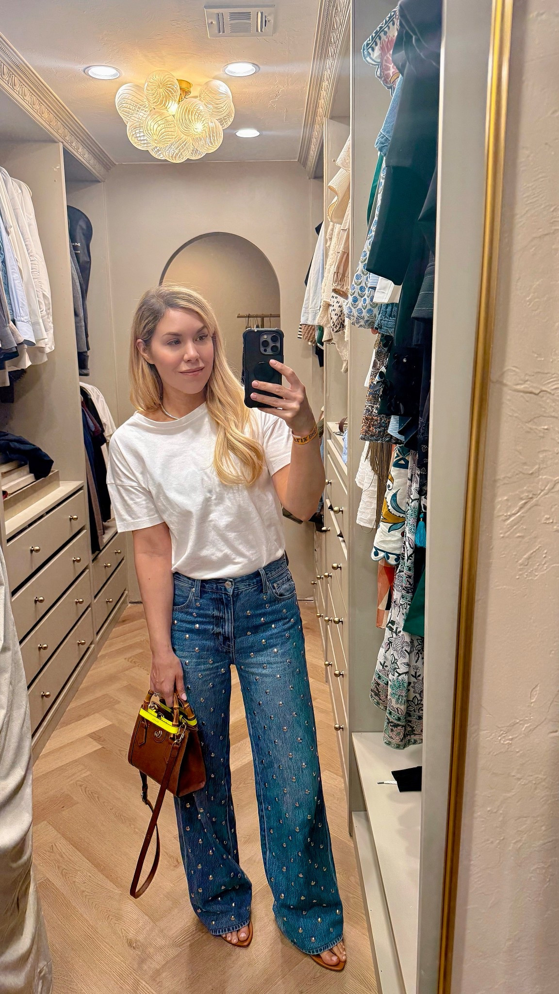 Jeans are almost 50% off!


#LTKSeasonal #LTKSaleAlert #LTKdayinmylife