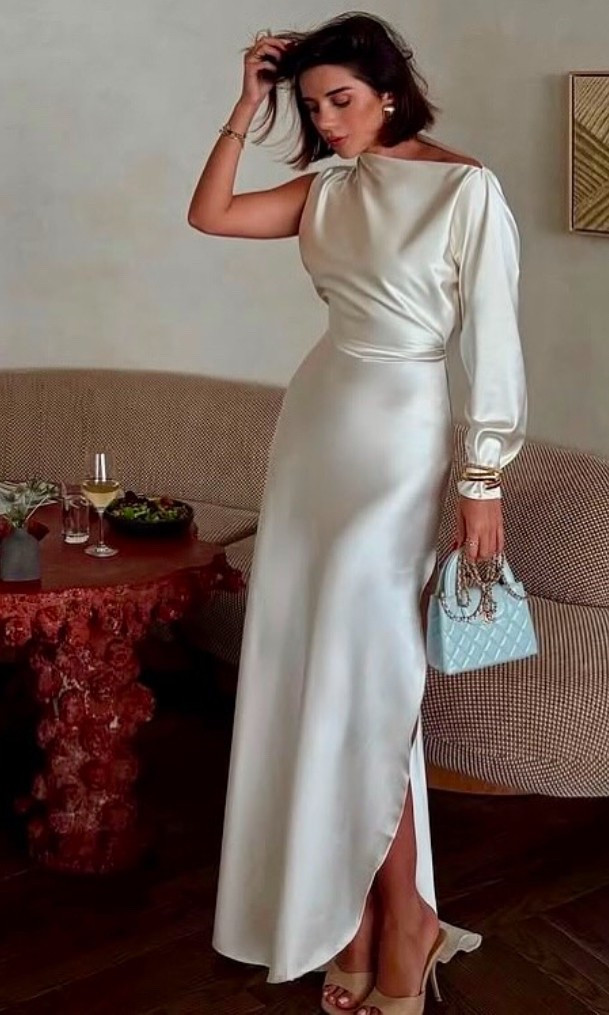 Ivory silk dress
Light blue quilted bag 
Beige heel mule 
Gold chunky bracelet 

#LTKParties #LTKStyleTip #LTKPetite