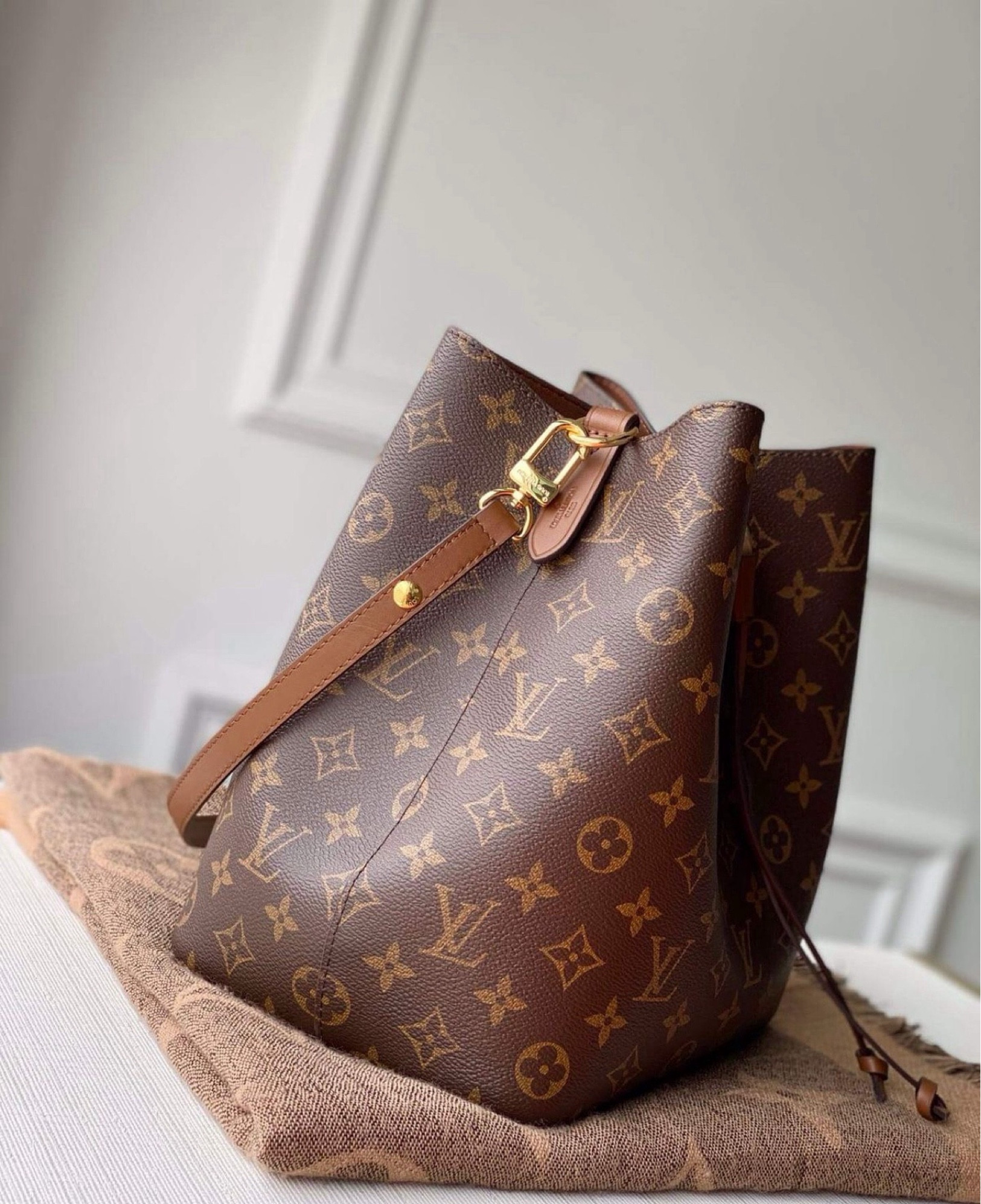 LV tote
#dhgate

#LTKfindsunder100 #LTKitbag #LTKsalealert