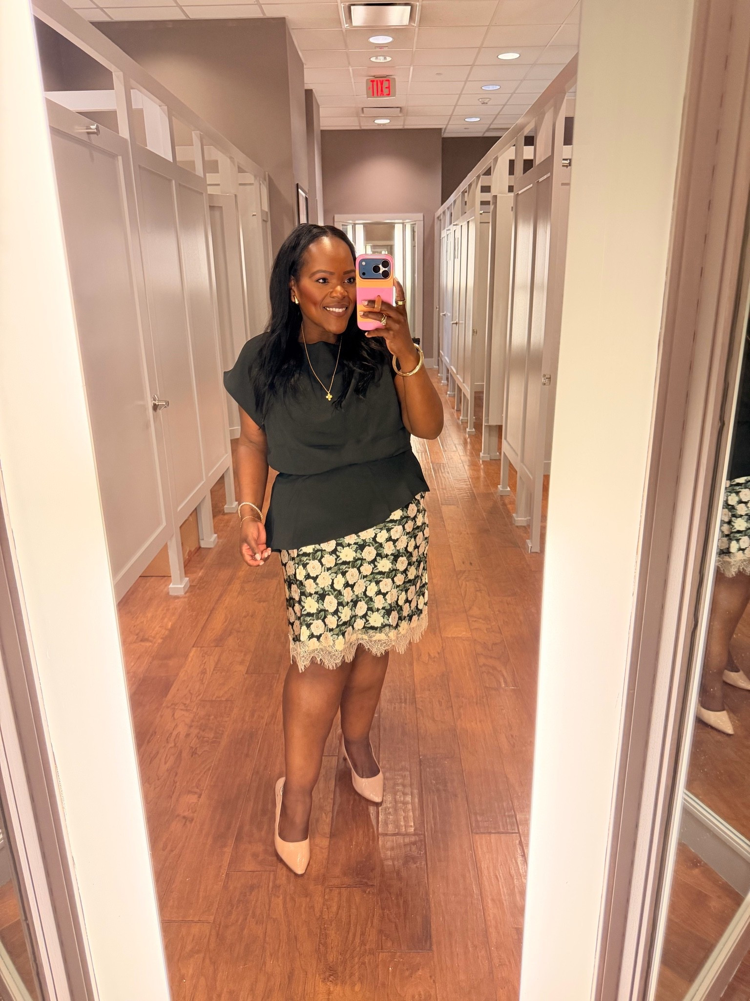 LOFT’s warehouse sale is live! This skirt is marked down to under $20!! Wearing the size large.

#LTKSaleAlert #LTKMidsize #LTKWorkwear