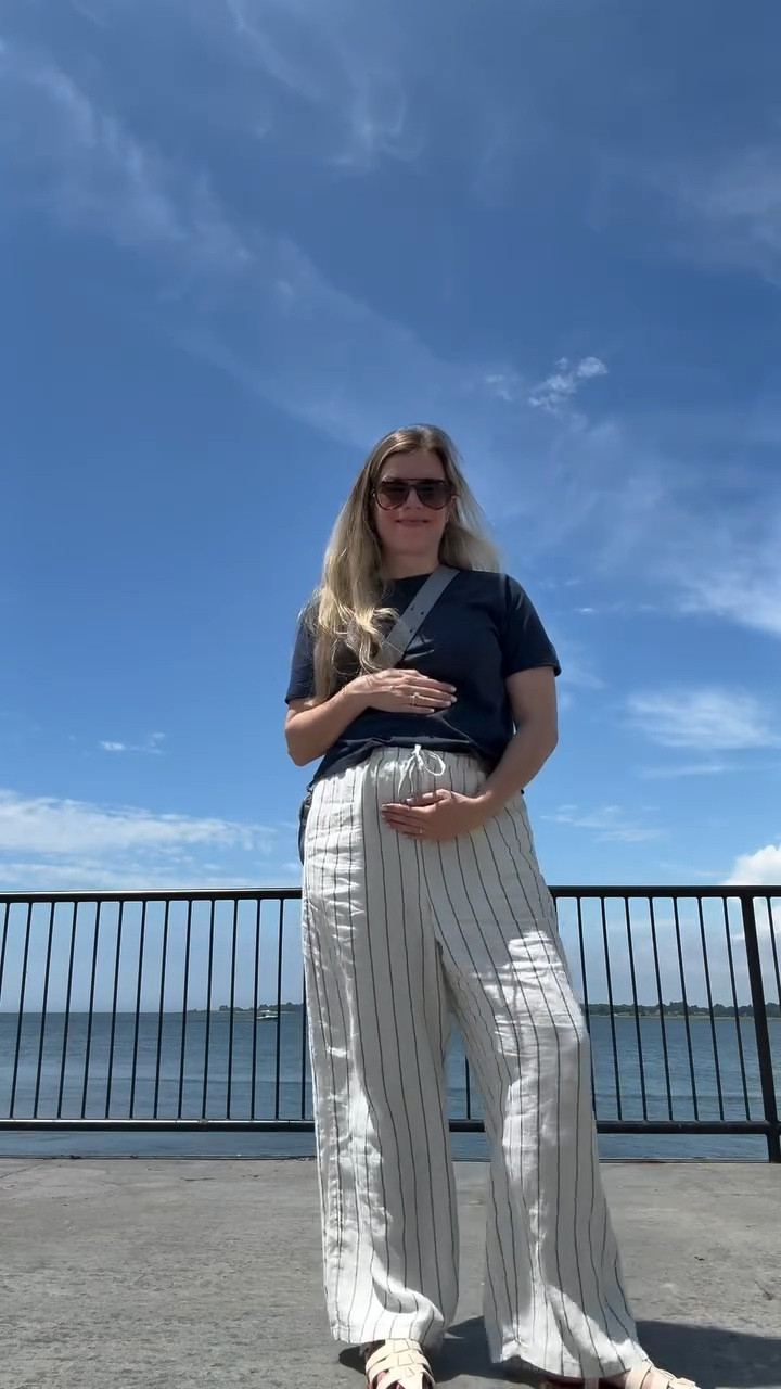 Easy non-maternity maternity outfit for 18 weeks! I highly recommend sizing up one size in things you love that are non-maternity. These @jcrew linen pants have a hold on my closet right now! 

Sunglasses: @rayban 
Cropped tee: @jcrew 
Pants: @jcrew 
Bag: @chloe 
Shoes: @mansurgavriel 

#coastal #coastalgrandmother #blueandcream #blueandwhite #summeruniform #simple #chic #maternity #injcrew #jcrewalways