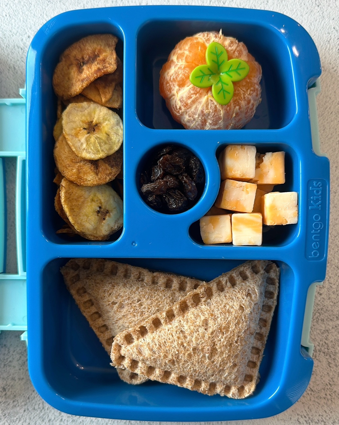 Toddler Lunchbox Idea: Granola Butter Sandwich, Plantain Chips, Cheese Cubes, Mandarin & Raisins
Used a sandwich sealer to make cute mini uncrustables!

#toddlerlunchbox #lunchboxideas