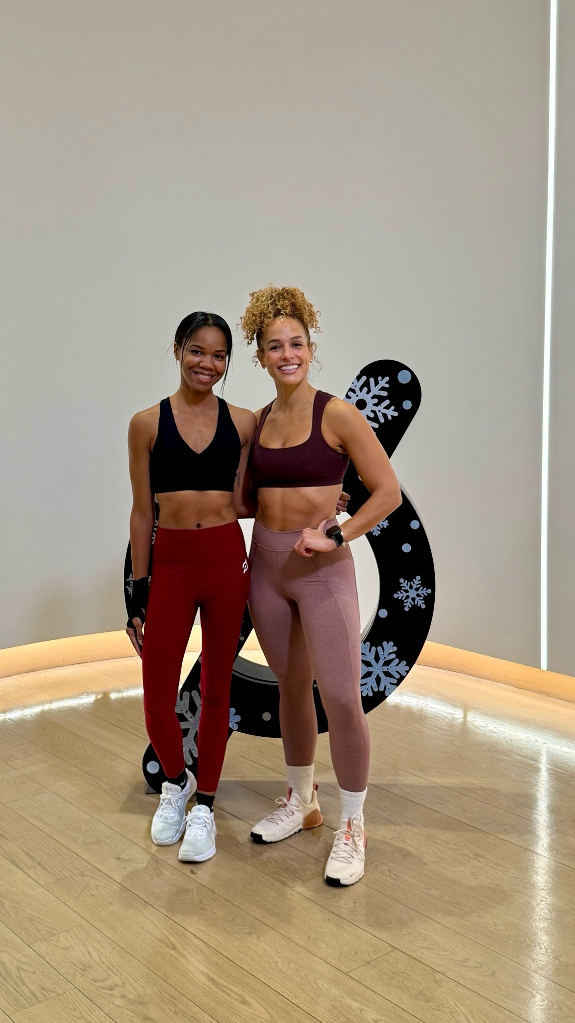 Strong start to the morning with a @jesssims Strength Stack at @pelotonstudios 🖤💪🏽

Step 1: Show up. ✅
Move first, everything else follows.

OUTFIT:
Sports bra: @fabletics
Leggings: @pelotonapparel
Socks & Sneakers: @nike

#PSNY #PelotonStrength #MorningRoutine #GRWM #PelotonStudios

#LTKootd #LTKgrwm #LTKActive