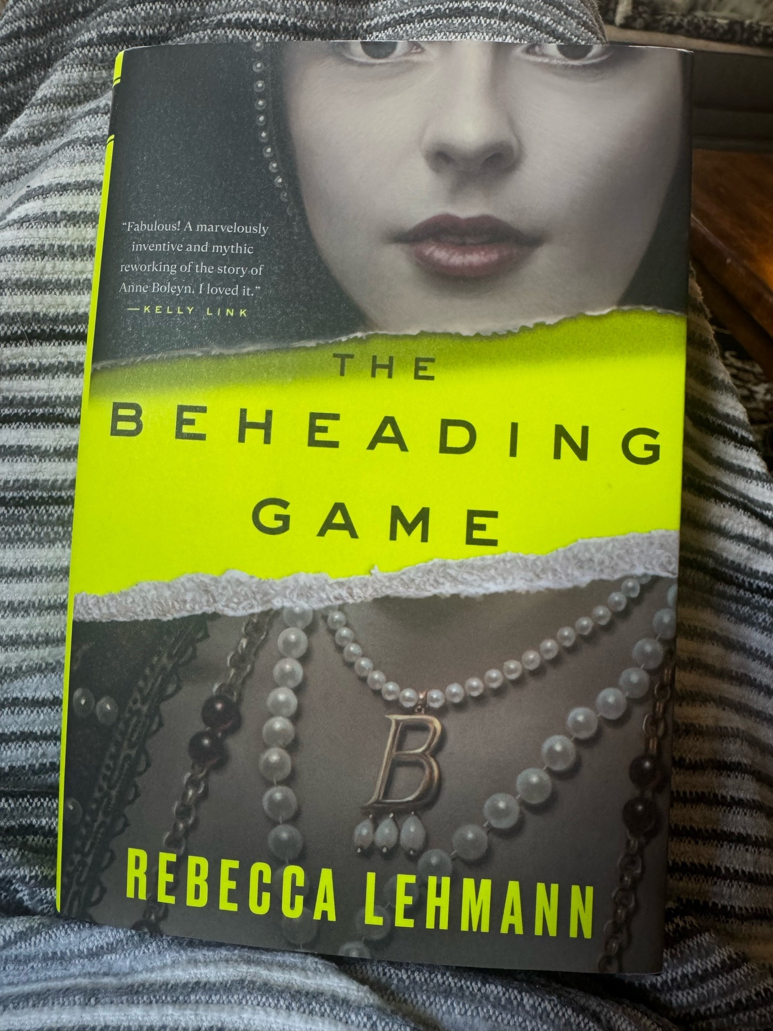 A recent read. Obviously not completely historically accurate, since Anne Boleyn didn’t survive her beheading and see her head back on. I gave it 3/5 stars - the author clearly assumes you don’t know any of the history of Henry VIII and Anne Boleyn so there was a lot of perseverations on the same interactions and stories.