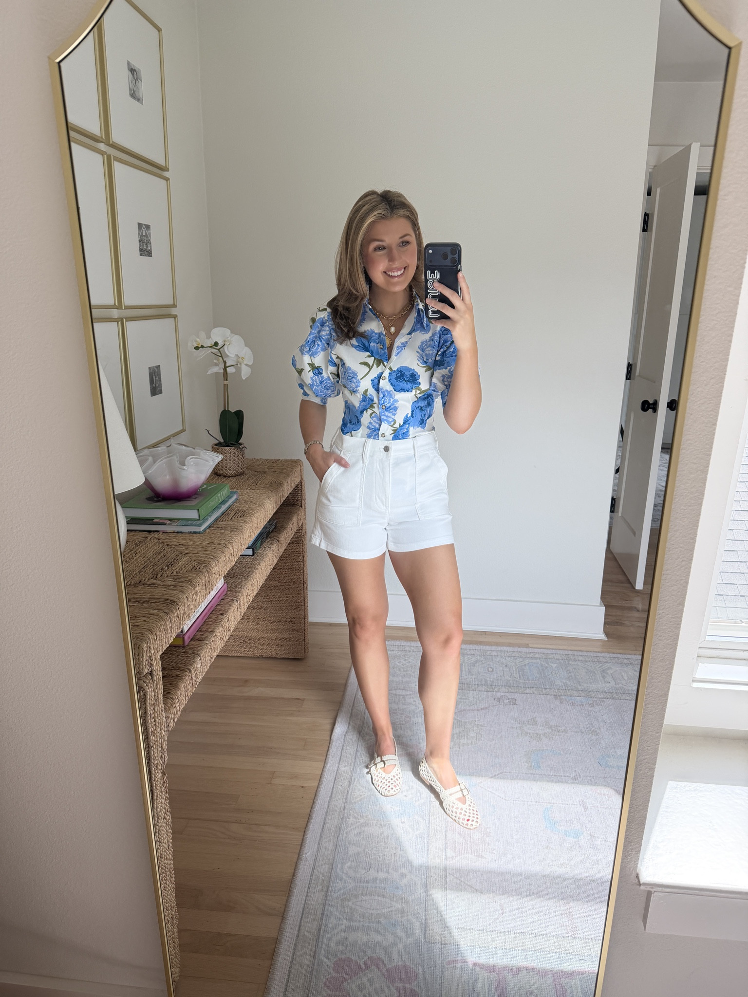 Summer outfit idea! Wearing a S in top and 26 in short 