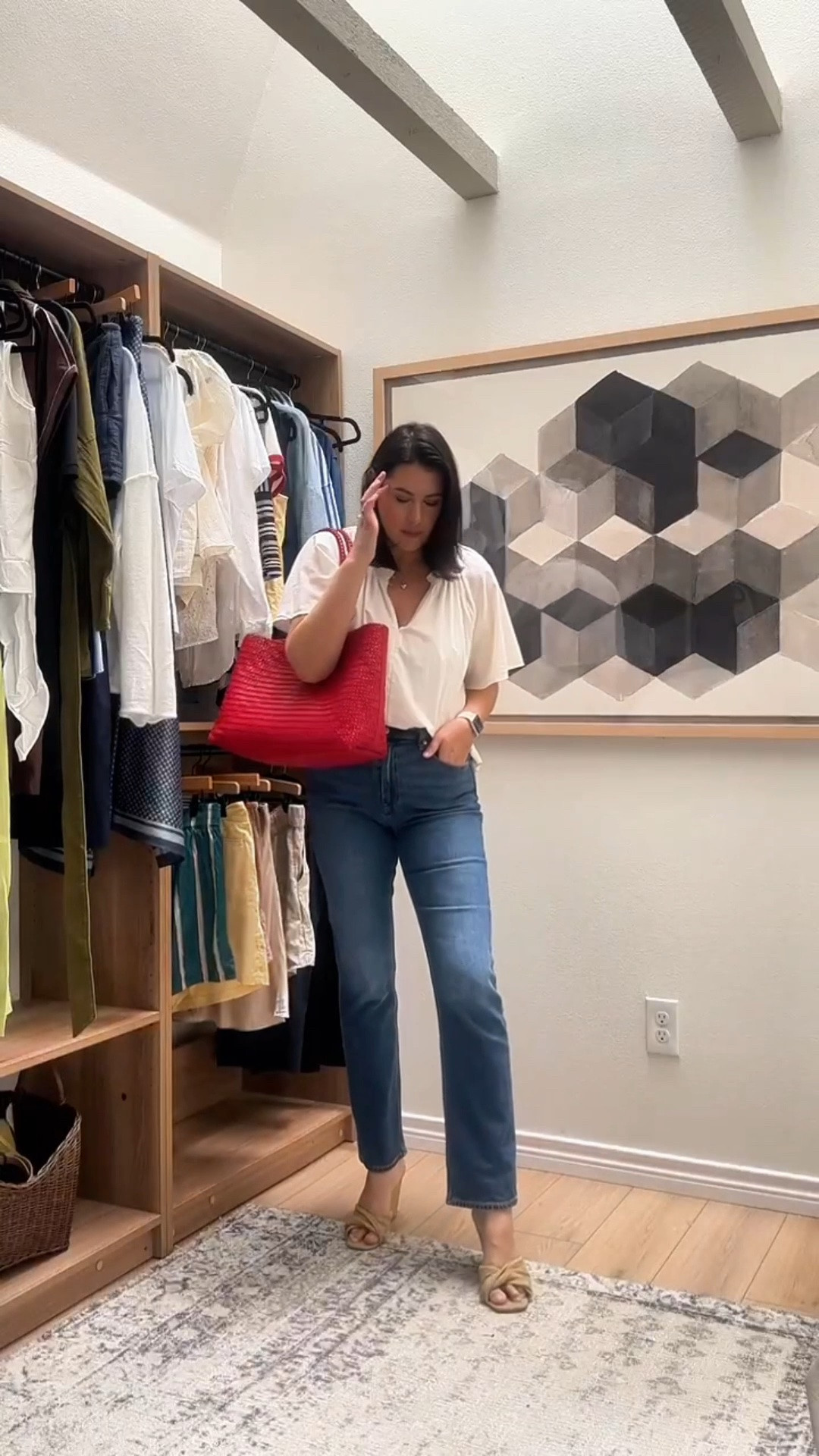 Easy outfit alert! 

Jeans: Gap, size 30
Top: Old Navy, size large
Heels: @Steve Madden US 
Bag: @Madewell