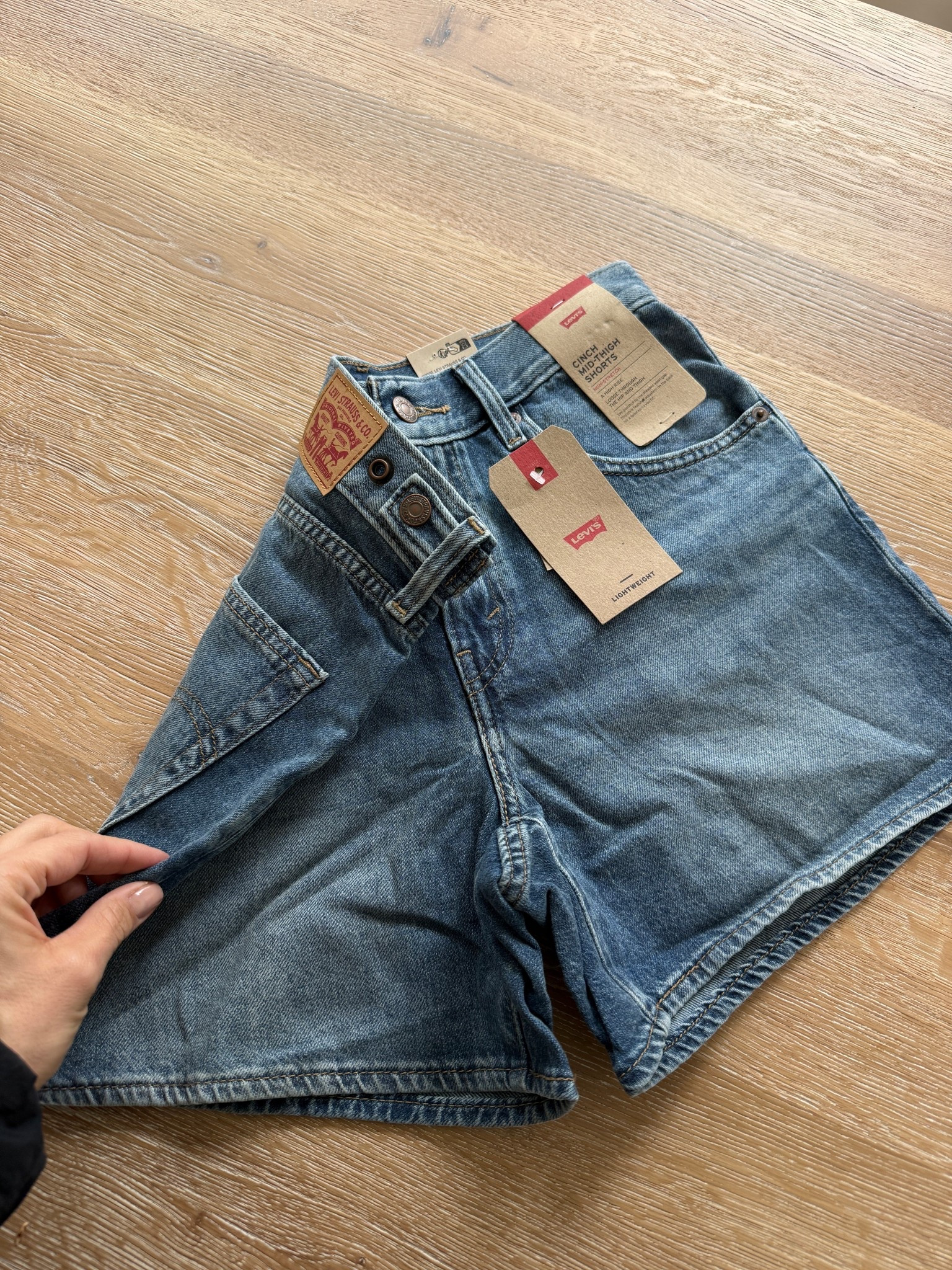 The perfect denim shorts! Cinch waist Levi’s in shorts now!!

#LTKSaleAlert #LTKootd