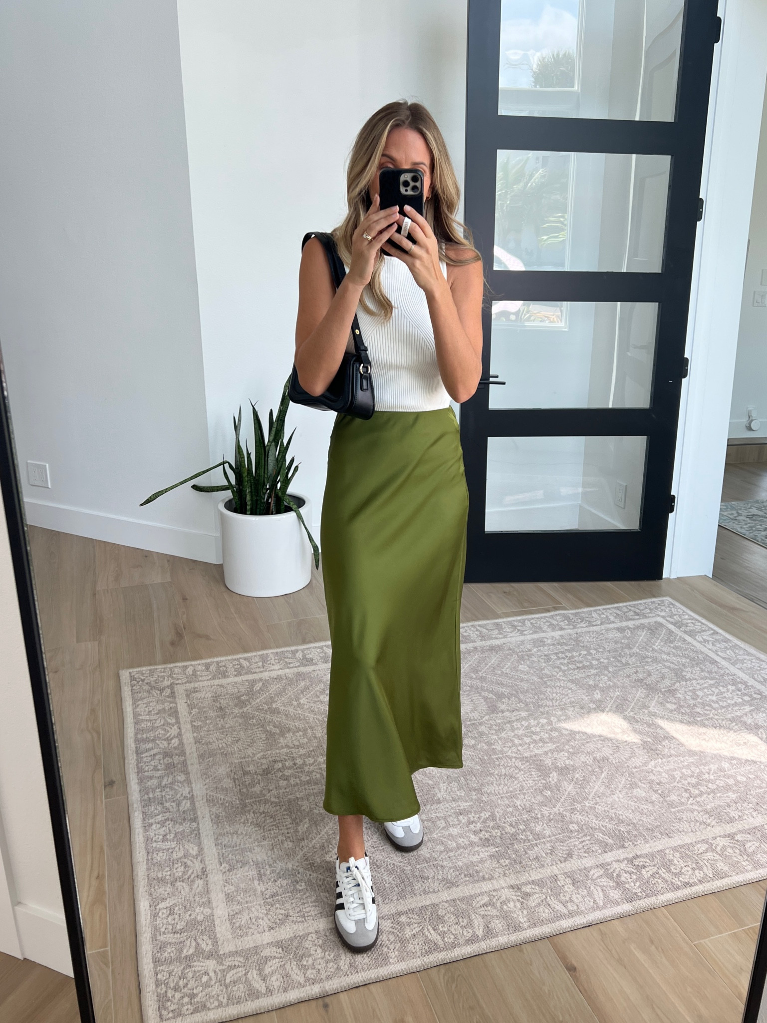 Satin skirt outfit

#LTKSeasonal #LTKfindsunder50 #LTKSale