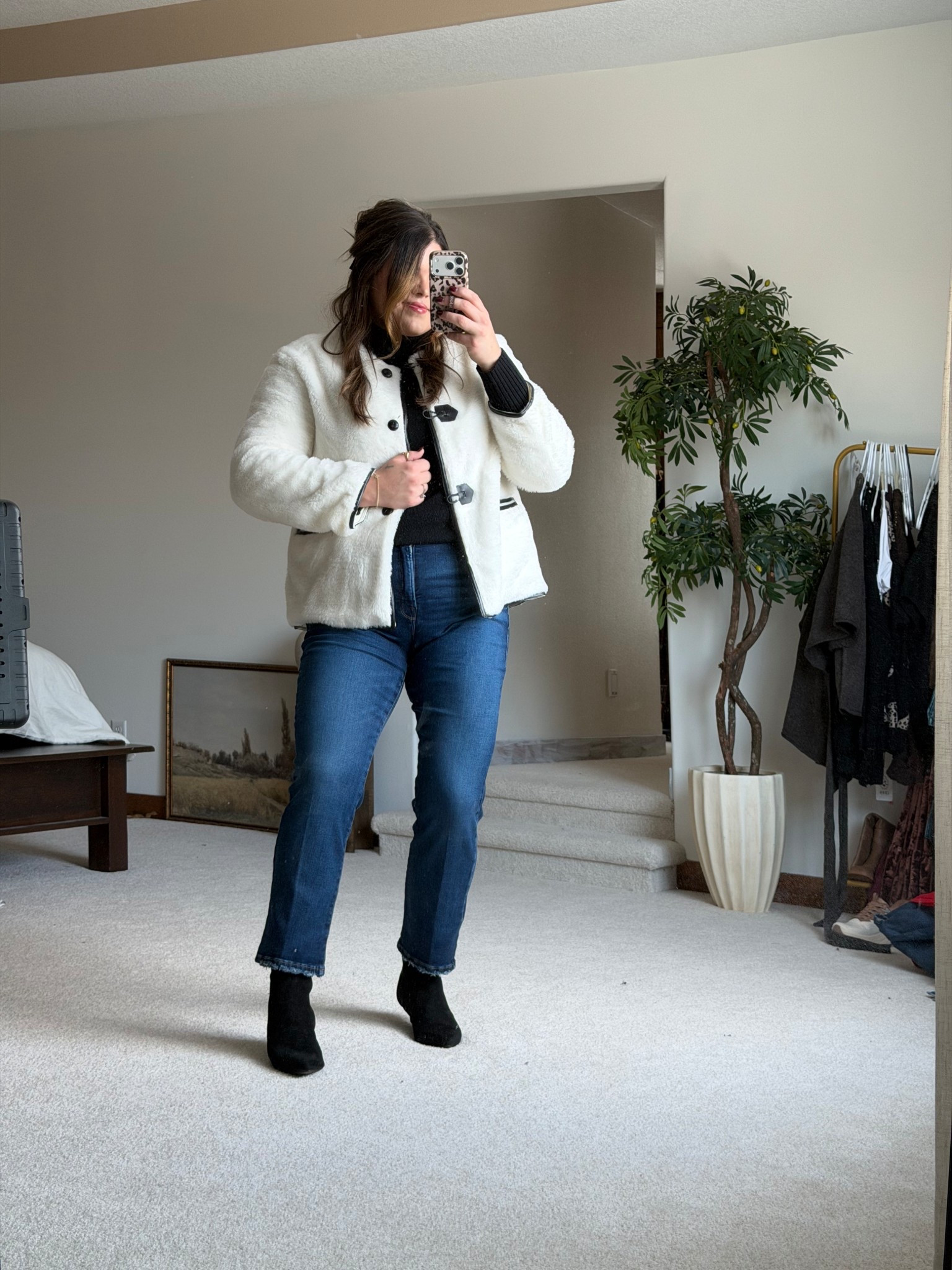 Winter jeans outfit - would be a cute casual holiday outfit! Mix of high low 🫶🏼

Midsize, Christmas, winter 

#LTKMidsize #LTKHoliday #LTKootd