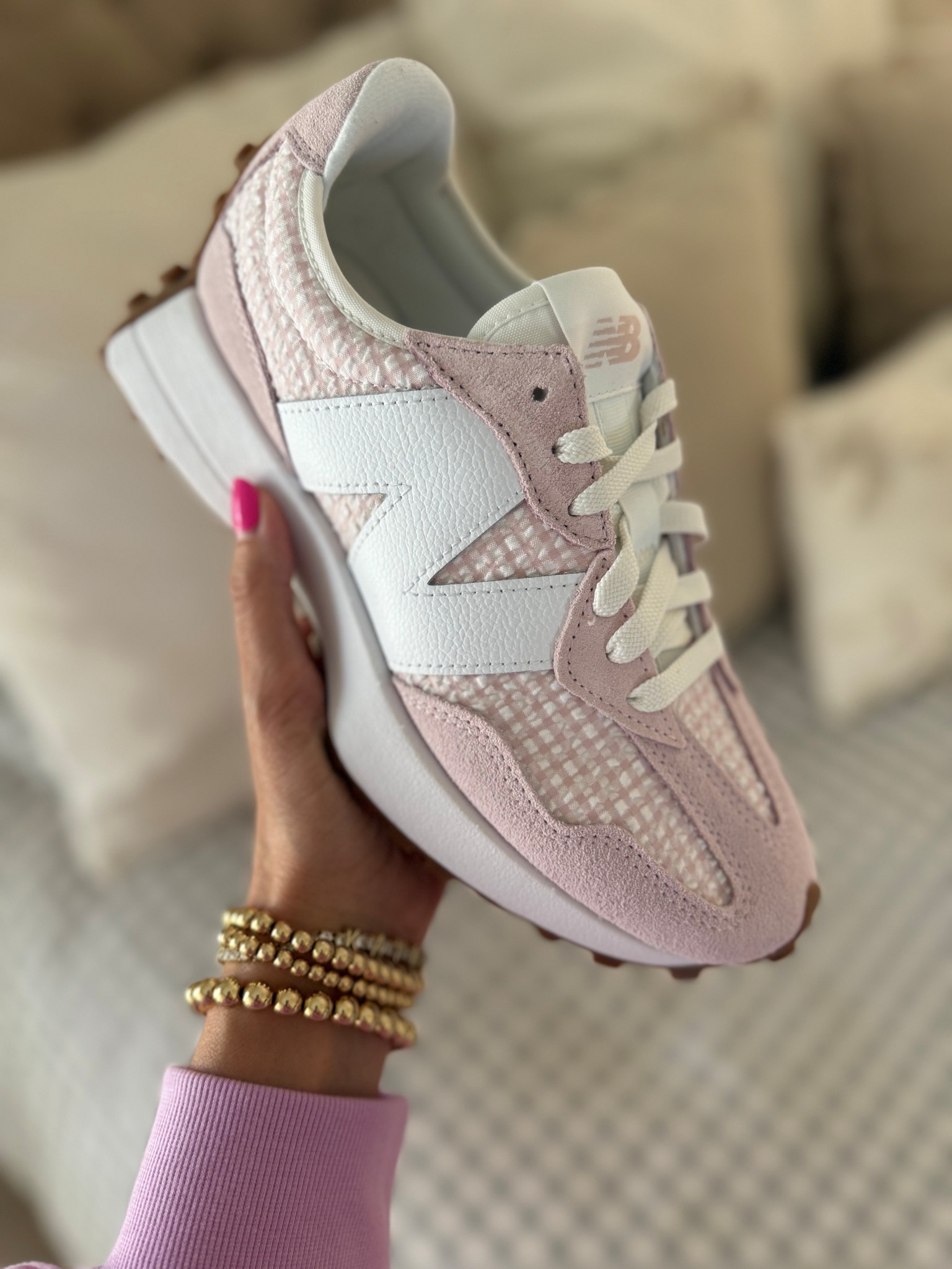 New 327 new balance sneakers! Run ttss

#LTKMothersDay #LTKActive #LTKmomlife