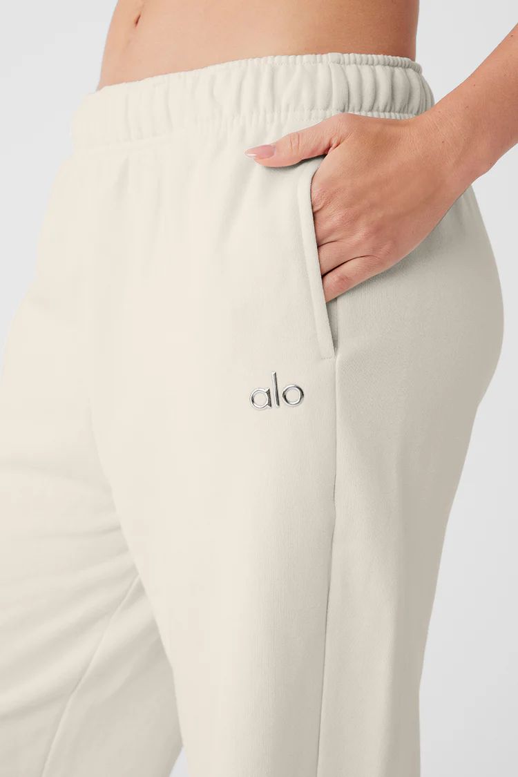 Accolade Sweatpant | Alo Yoga