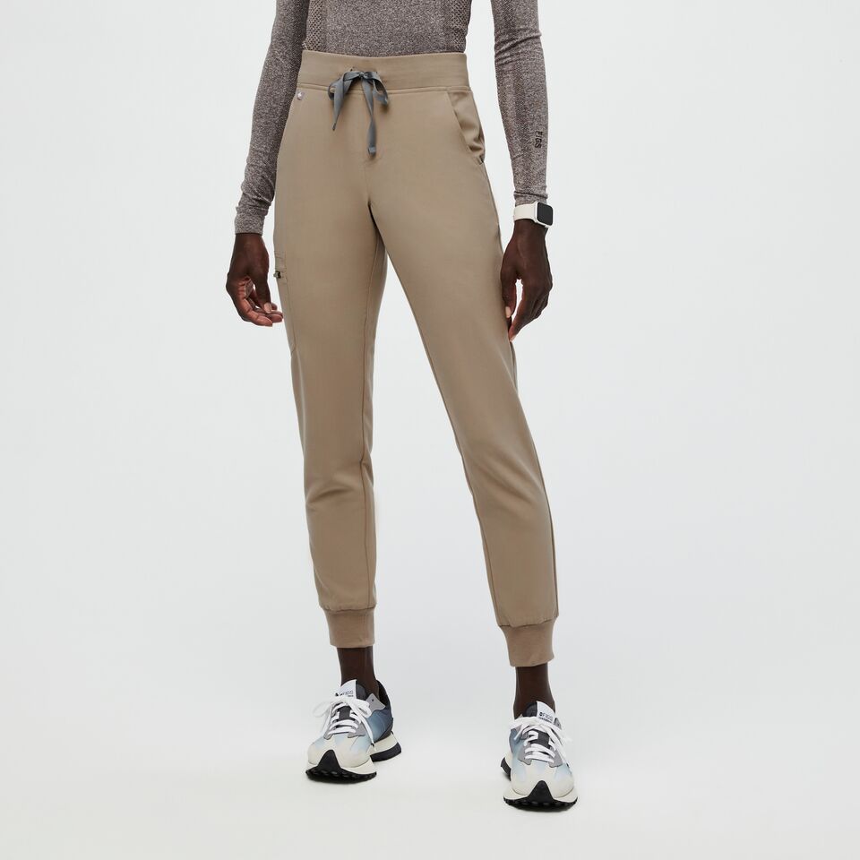 Women's Zamora™ Jogger Scrub Pants - Latte · FIGS | FIGS