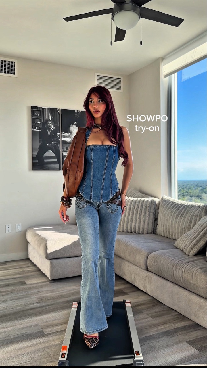 ¿Cuál de los 4 te pondrías tú? 👀 @showpo is so goood. Claramente los que diseñan estas piezas aman a las mujeres, period. 

#showpo #tryon #tryonhaul #outfits #outfitideasforyou